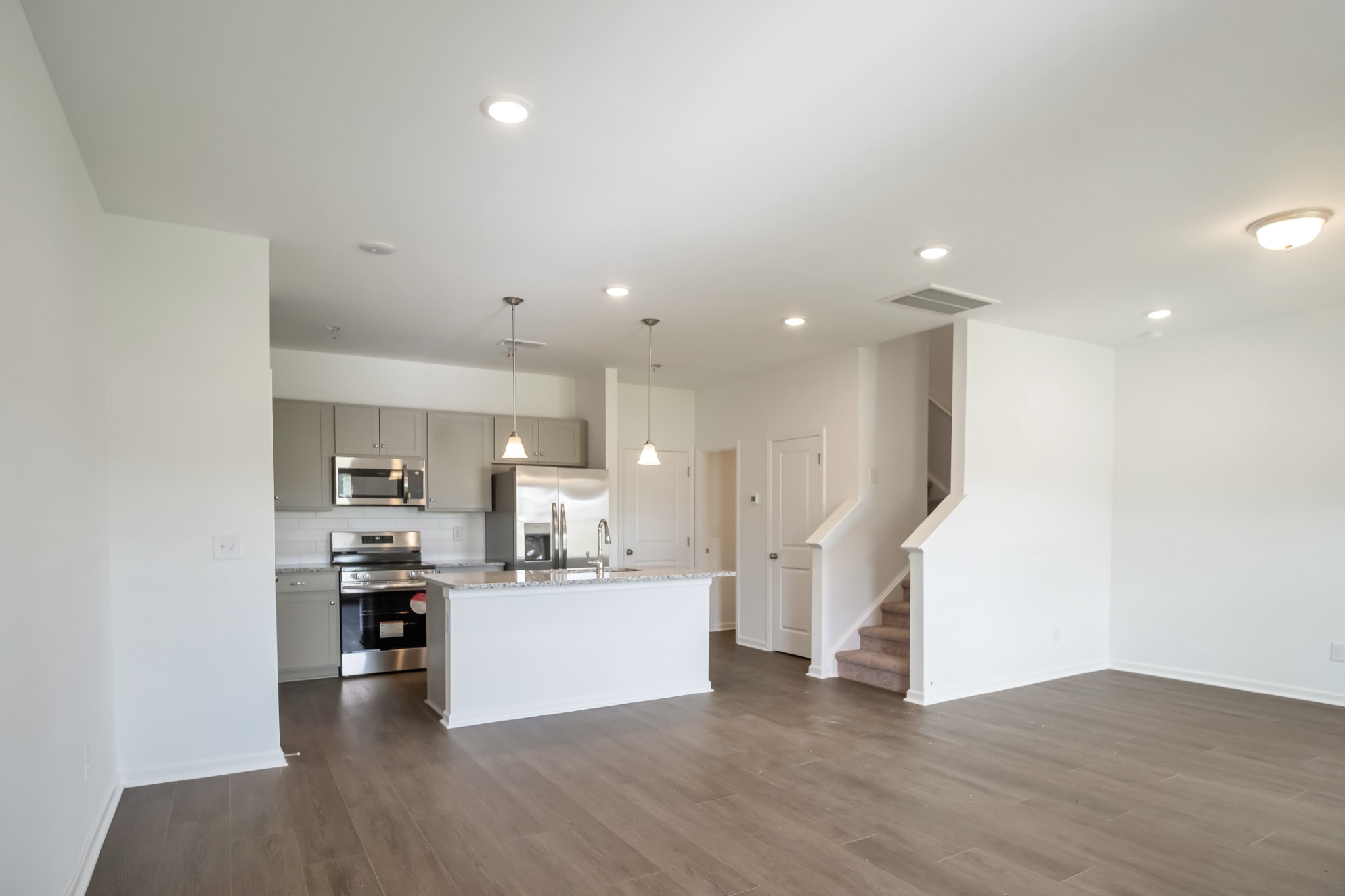 202 Gunnersbury Dr