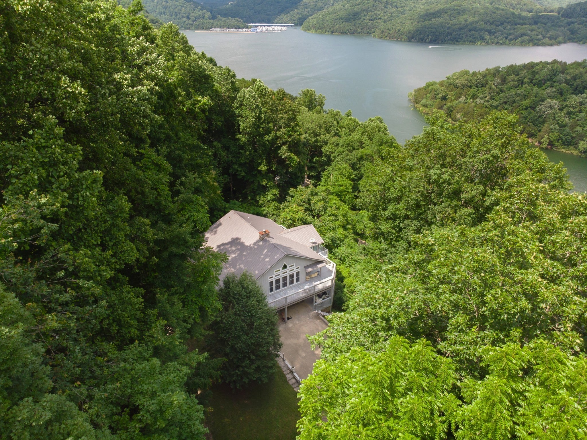 1038 Lakeside Dr