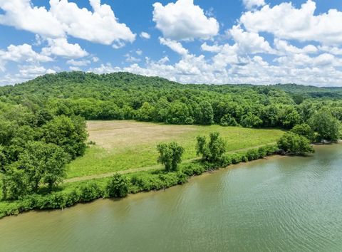 2 Kellys Landing Dr Linden TN 37096