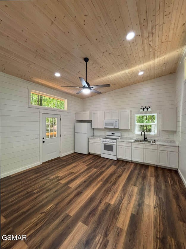 8668 Lakeshore Drive