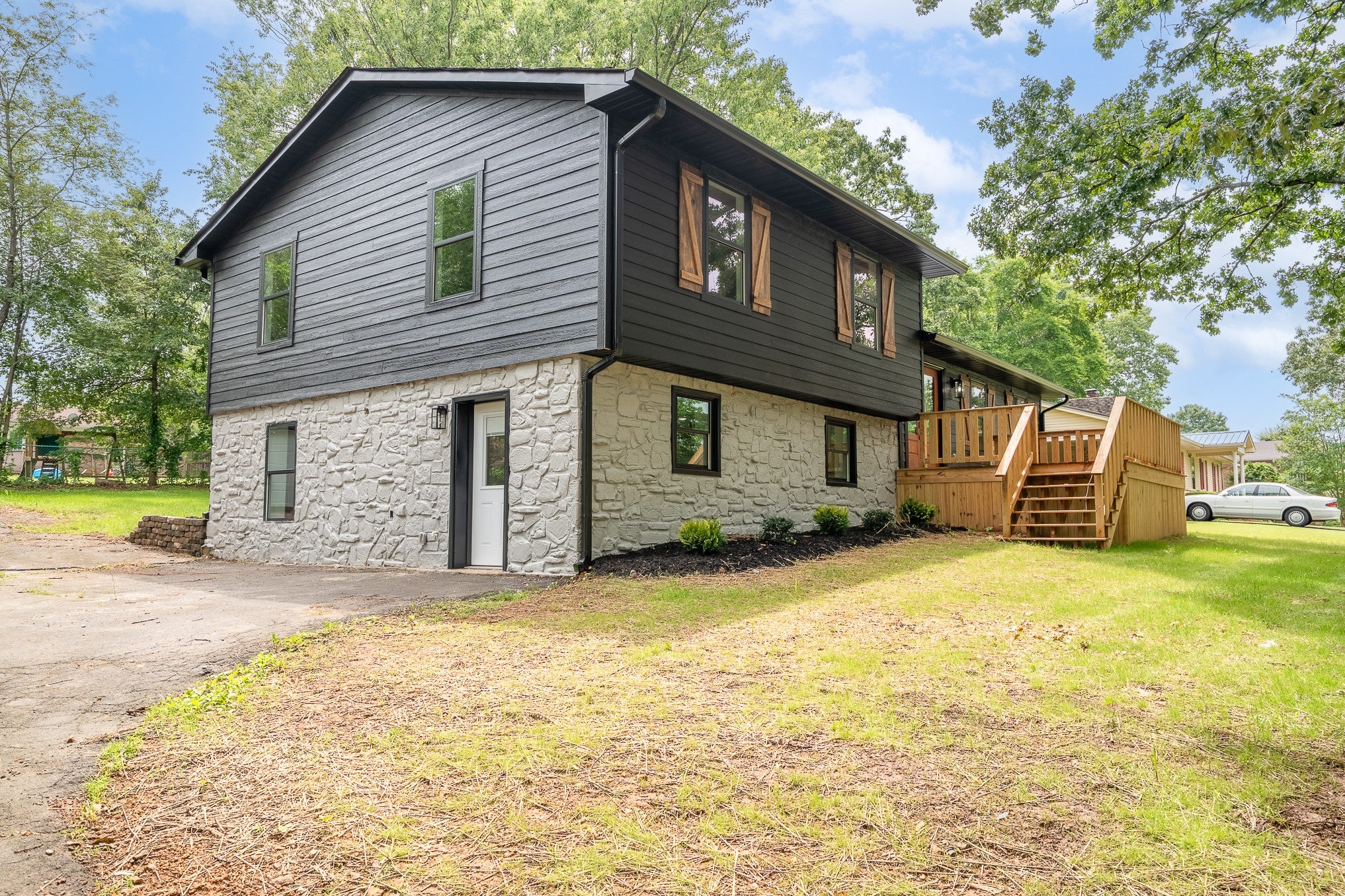 1615 Deer Hollow Dr