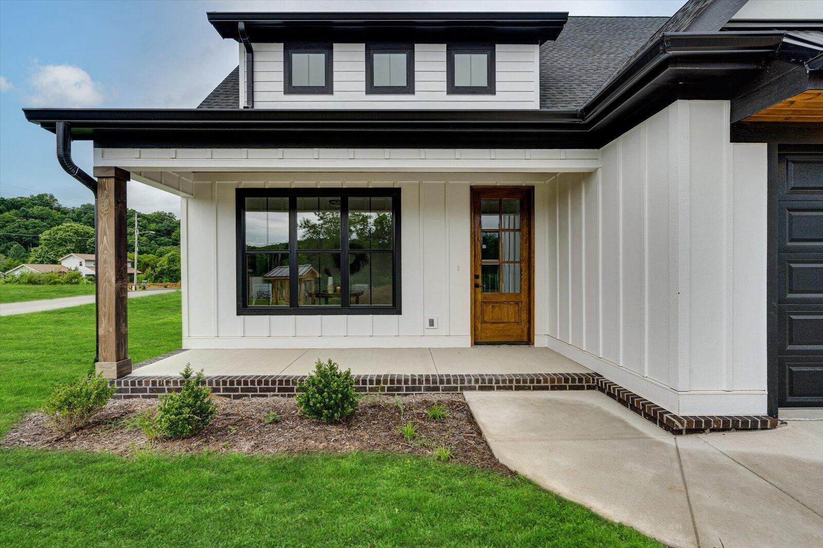 105 Arthur Lane NW