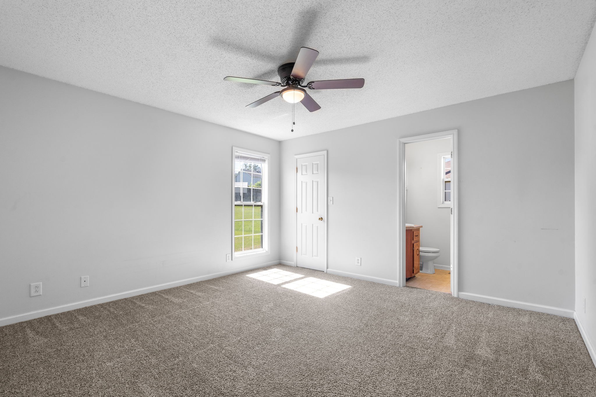 Clarksville, Tennessee 37042, United States, 3 Bedrooms Bedrooms, ,2 BathroomsBathrooms,Residential,Active,236731