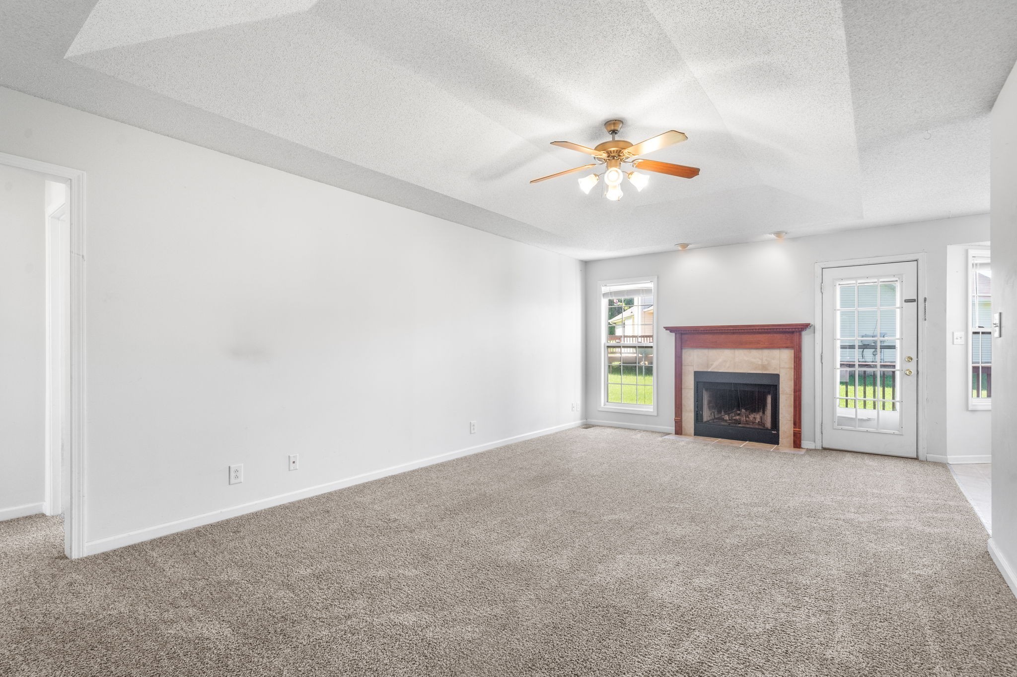 Clarksville, Tennessee 37042, United States, 3 Bedrooms Bedrooms, ,2 BathroomsBathrooms,Residential,Active,236731