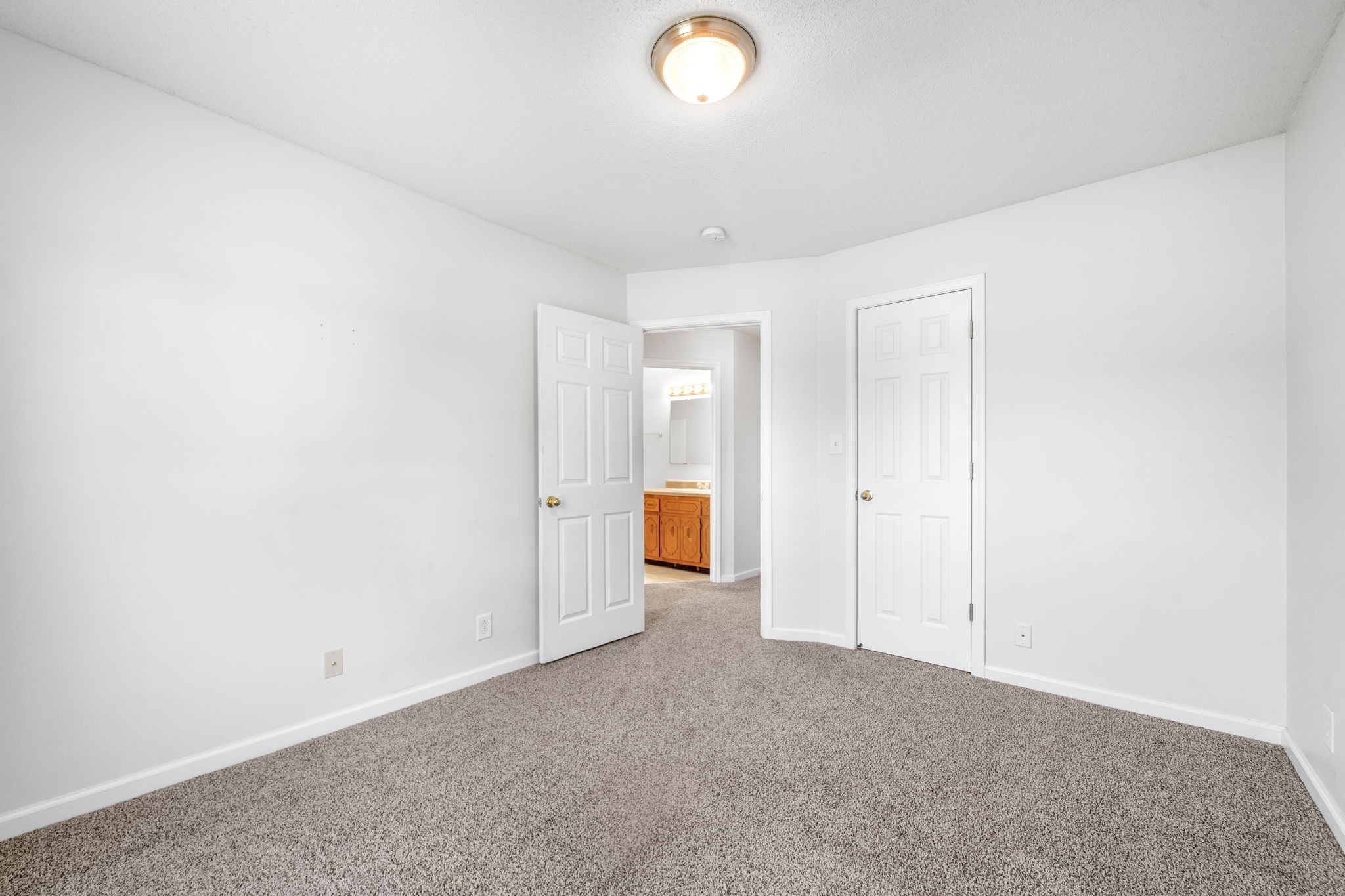 Clarksville, Tennessee 37042, United States, 3 Bedrooms Bedrooms, ,2 BathroomsBathrooms,Residential,Active,236731