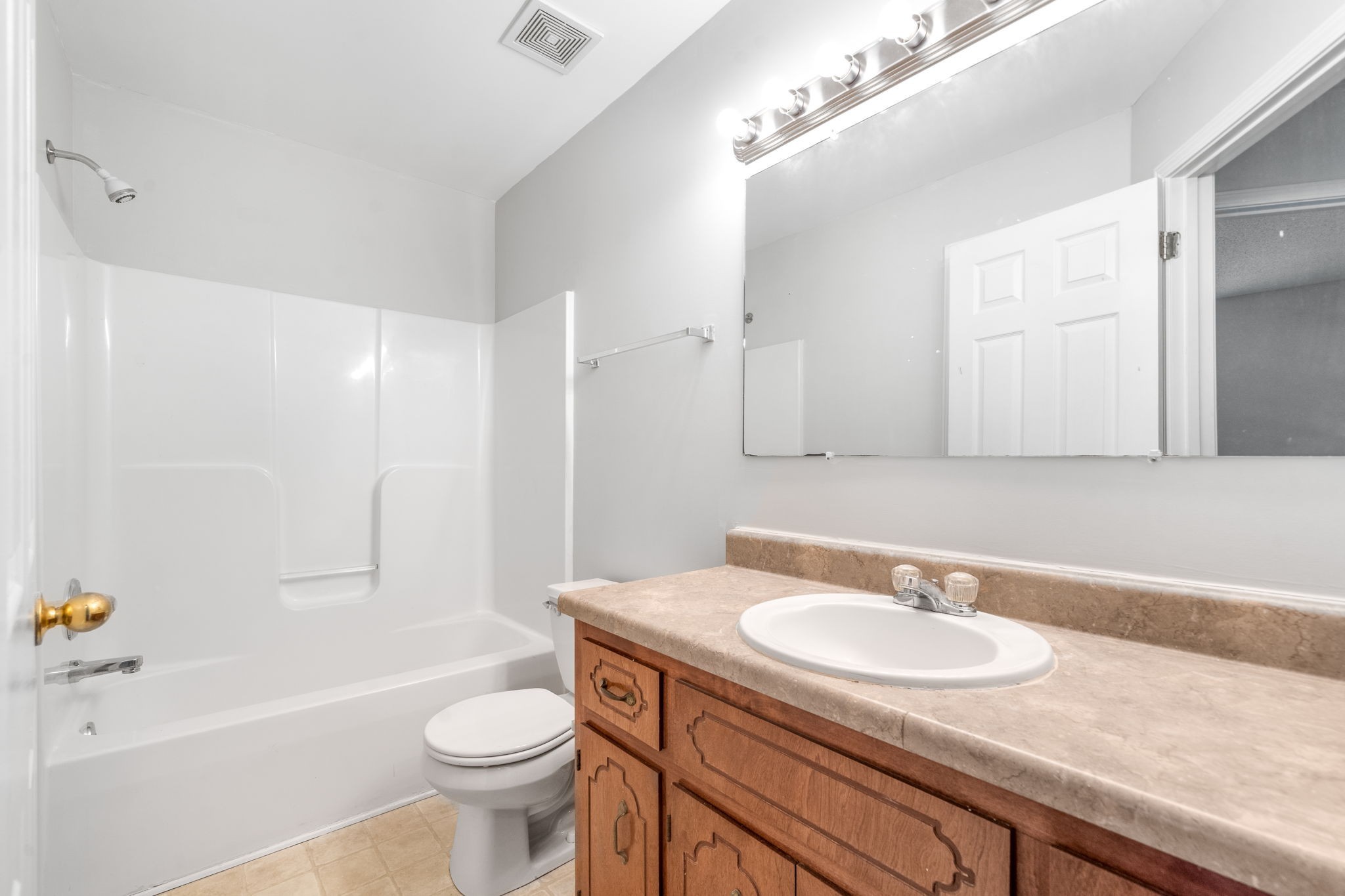 Clarksville, Tennessee 37042, United States, 3 Bedrooms Bedrooms, ,2 BathroomsBathrooms,Residential,Active,236731