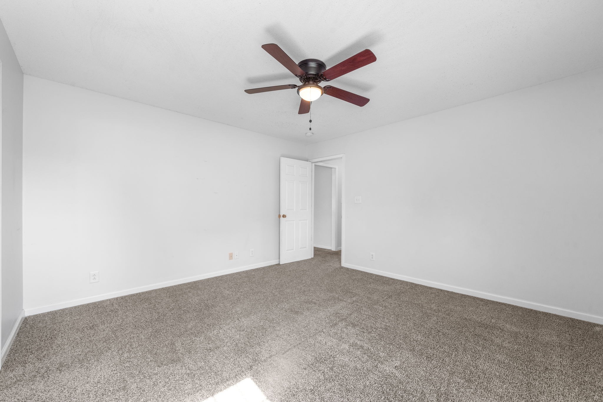 Clarksville, Tennessee 37042, United States, 3 Bedrooms Bedrooms, ,2 BathroomsBathrooms,Residential,Active,236731