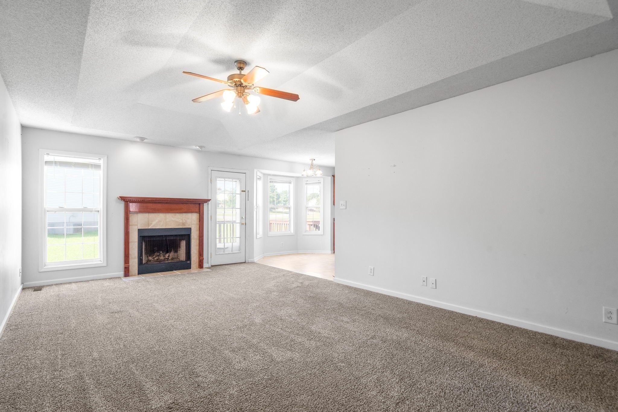 Clarksville, Tennessee 37042, United States, 3 Bedrooms Bedrooms, ,2 BathroomsBathrooms,Residential,Active,236731