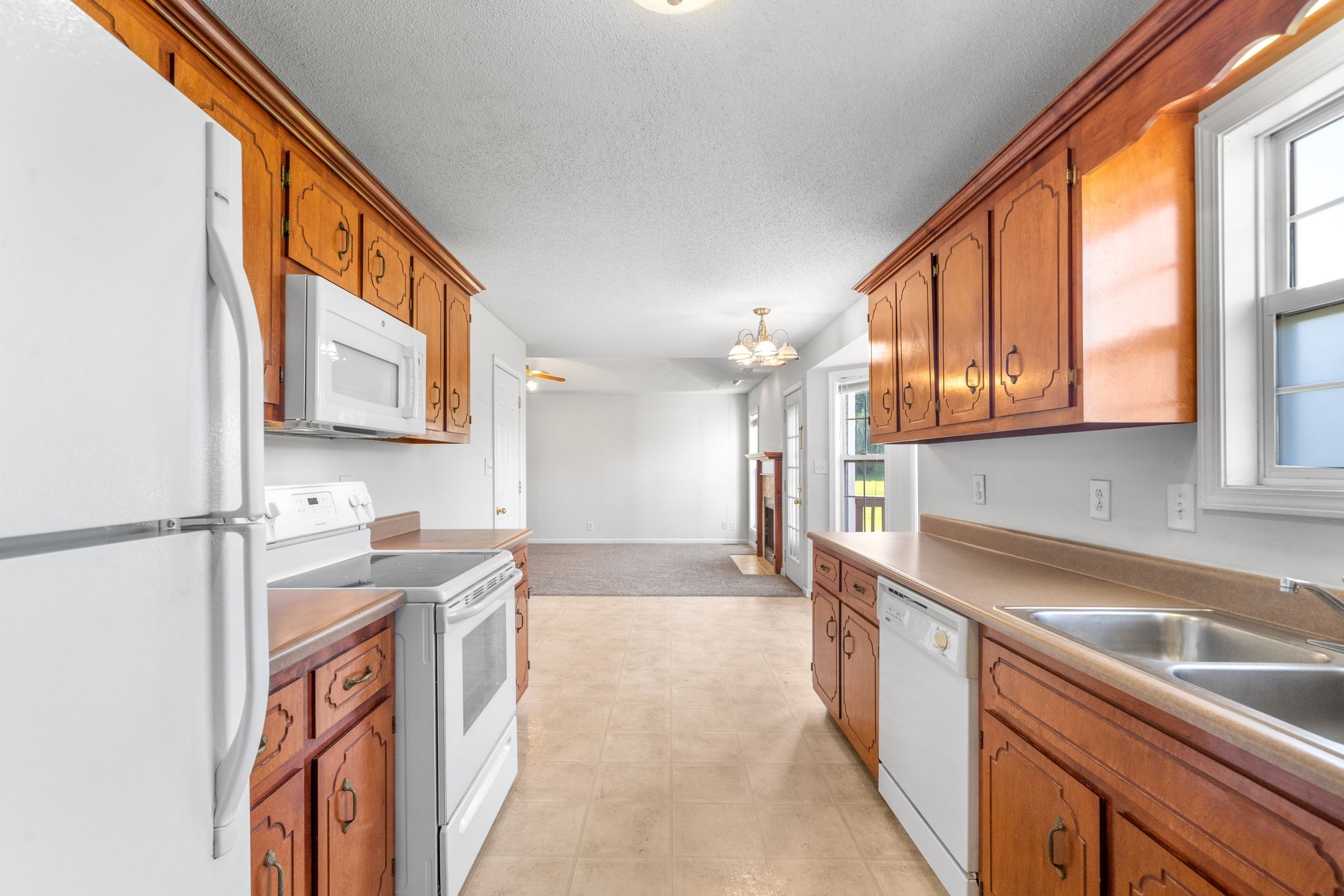 Clarksville, Tennessee 37042, United States, 3 Bedrooms Bedrooms, ,2 BathroomsBathrooms,Residential,Active,236731