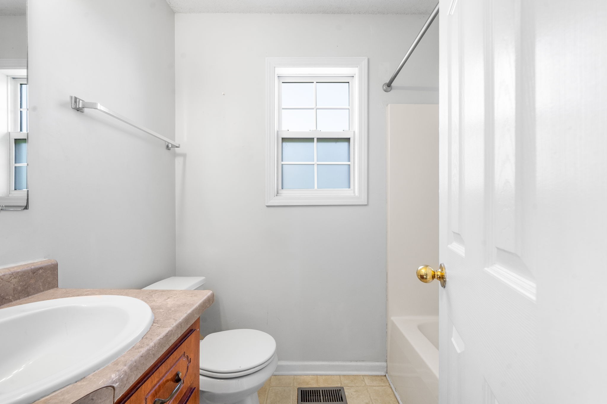 Clarksville, Tennessee 37042, United States, 3 Bedrooms Bedrooms, ,2 BathroomsBathrooms,Residential,Active,236731