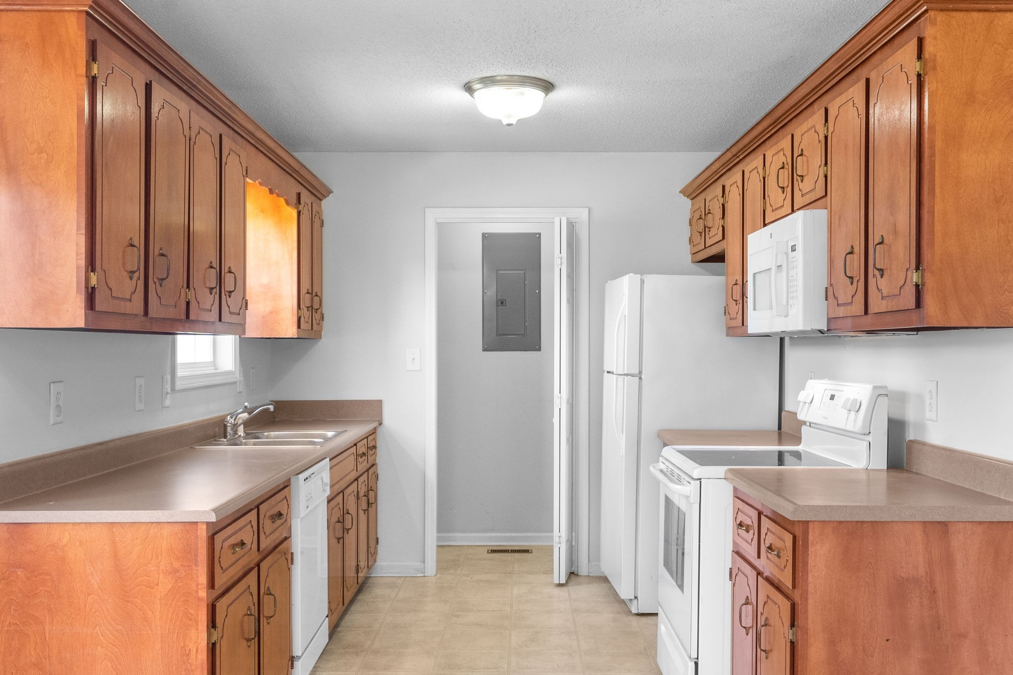 Clarksville, Tennessee 37042, United States, 3 Bedrooms Bedrooms, ,2 BathroomsBathrooms,Residential,Active,236731