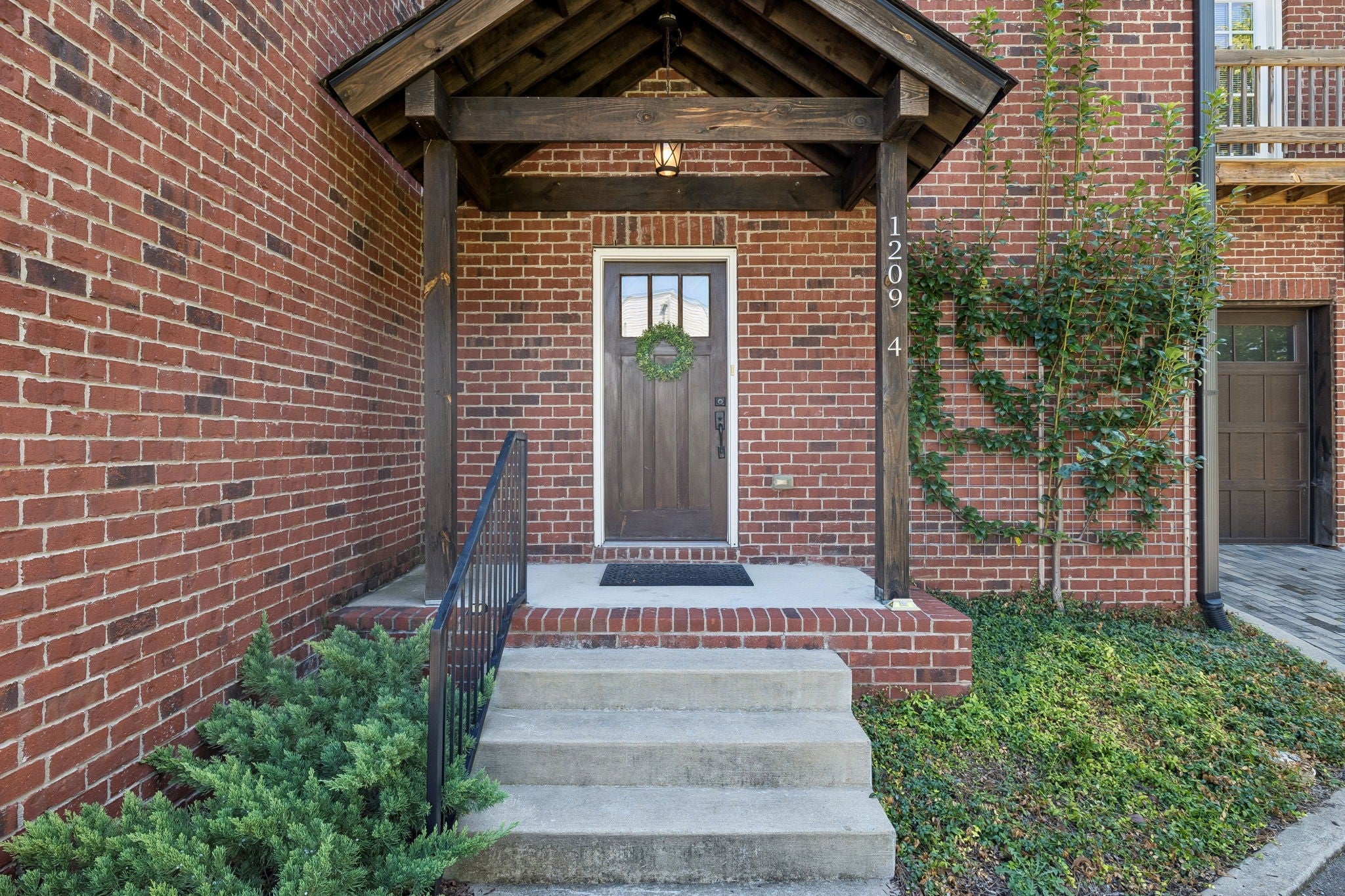 1209 Hawkins St 4