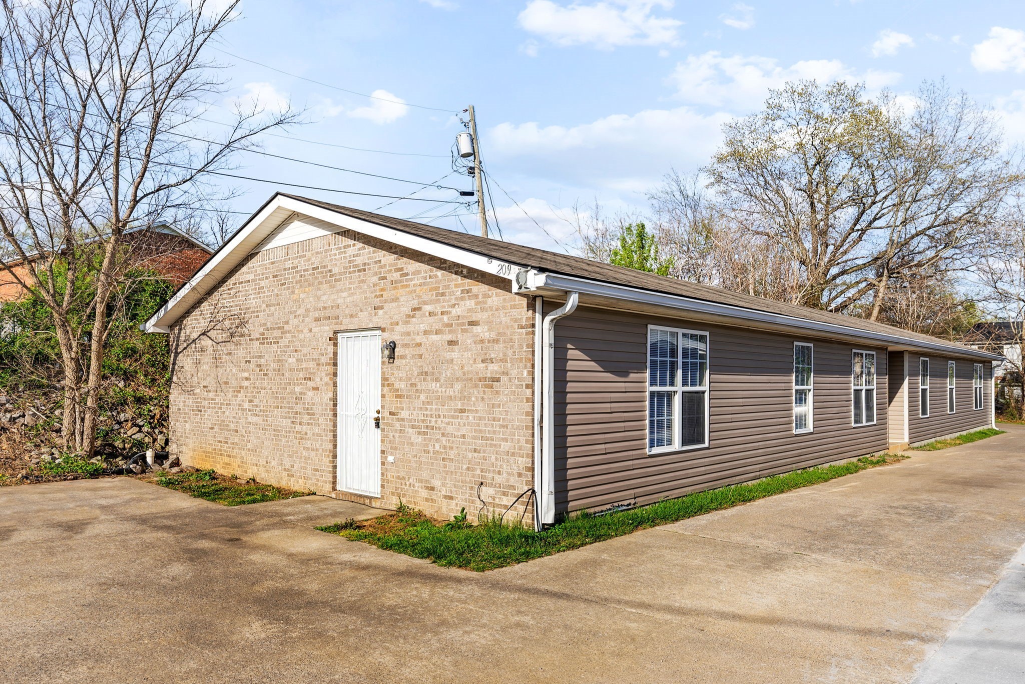 209 Lexington Dr