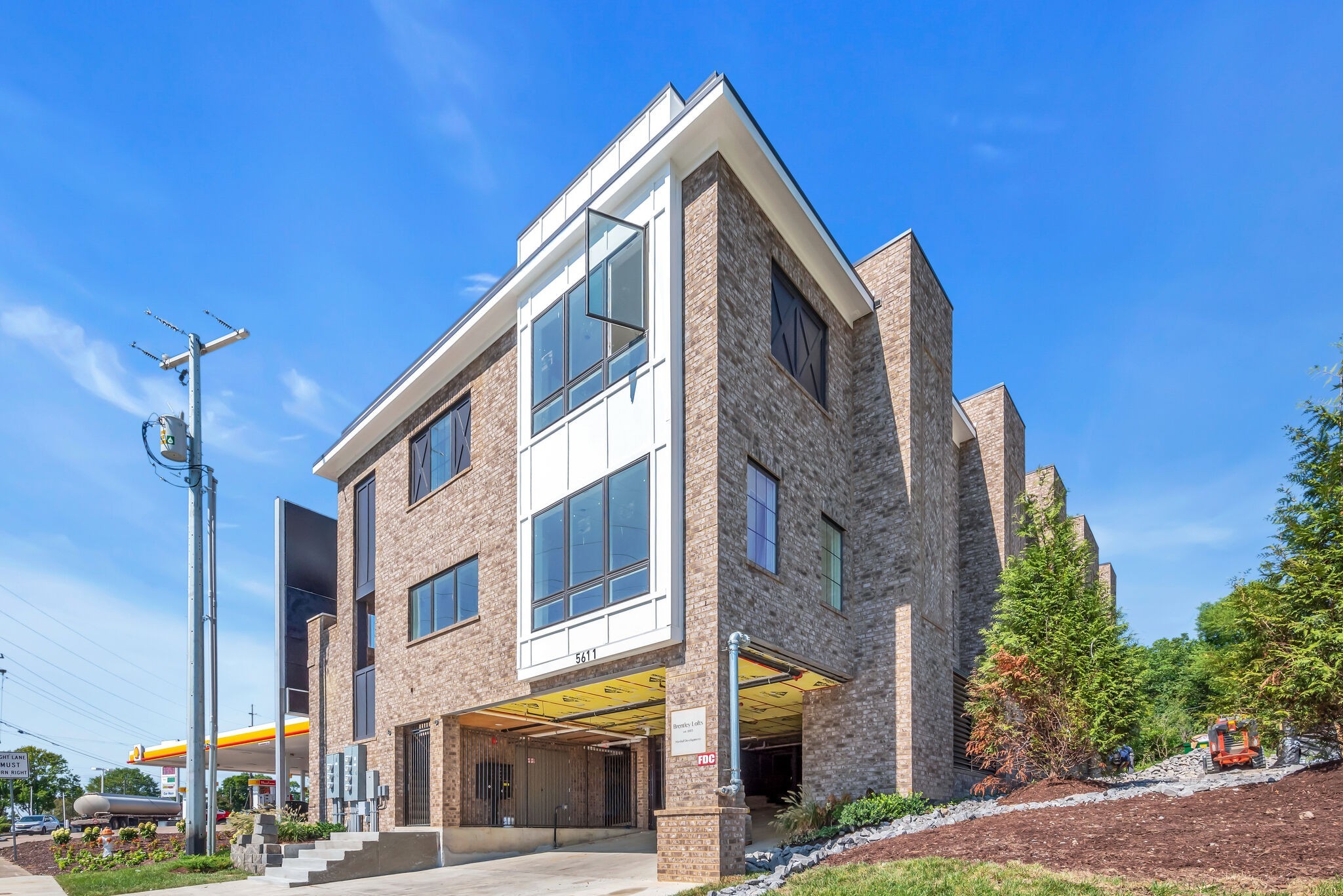 5611 Franklin Pike 106
