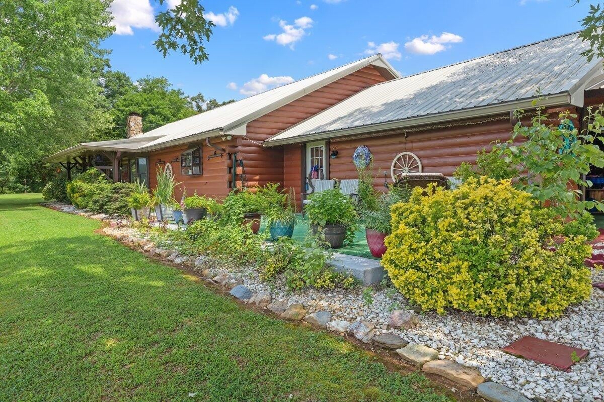 910 Reagan Valley Road
