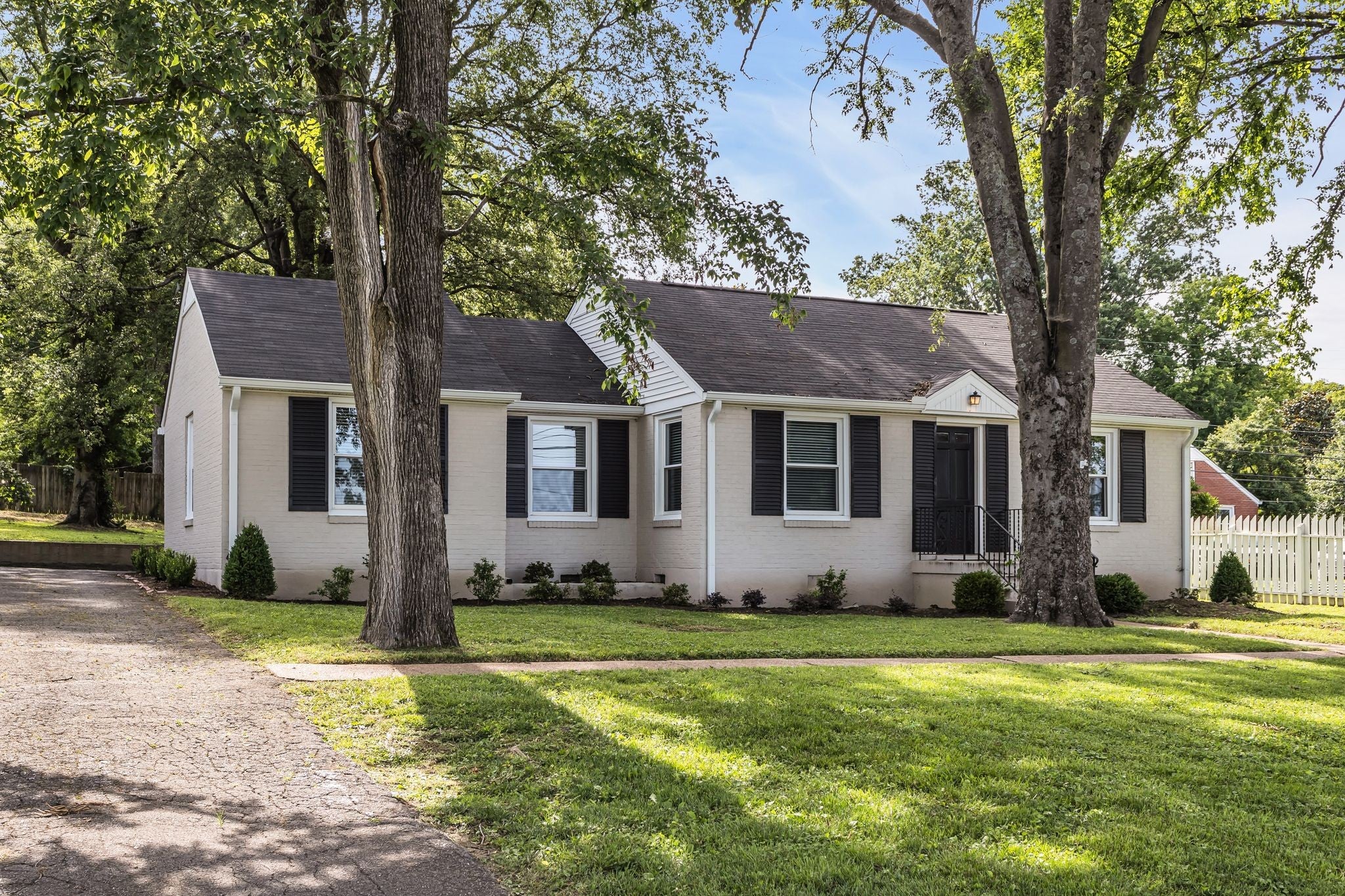 3-bed listing at 123 White Bridge Pike, Nashville