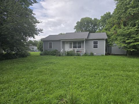 506 3rd St Lawrenceburg TN 38464