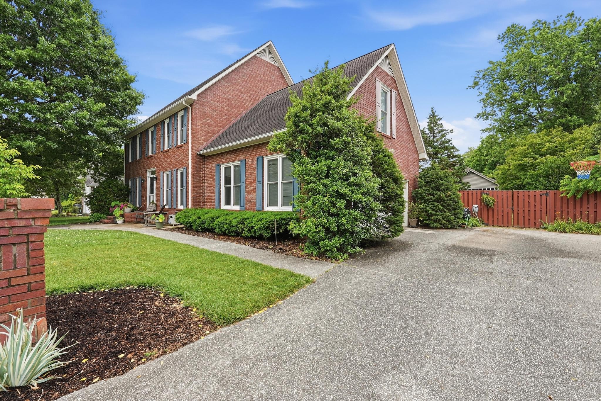 1363 Ivy Ln