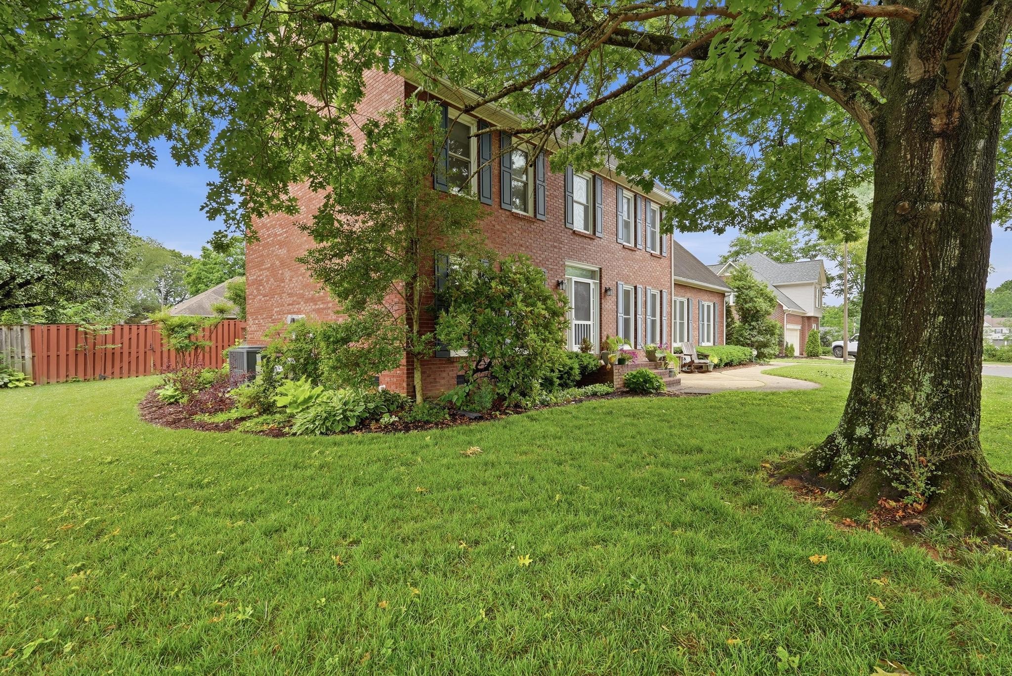 1363 Ivy Ln