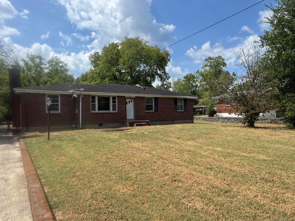 3-bed home sold in Nashville, TN 37218, 3923 Pheasant Dr 3923 Pheasant Dr, Nashville TN 37218 3-bed home, photo 1 of 9