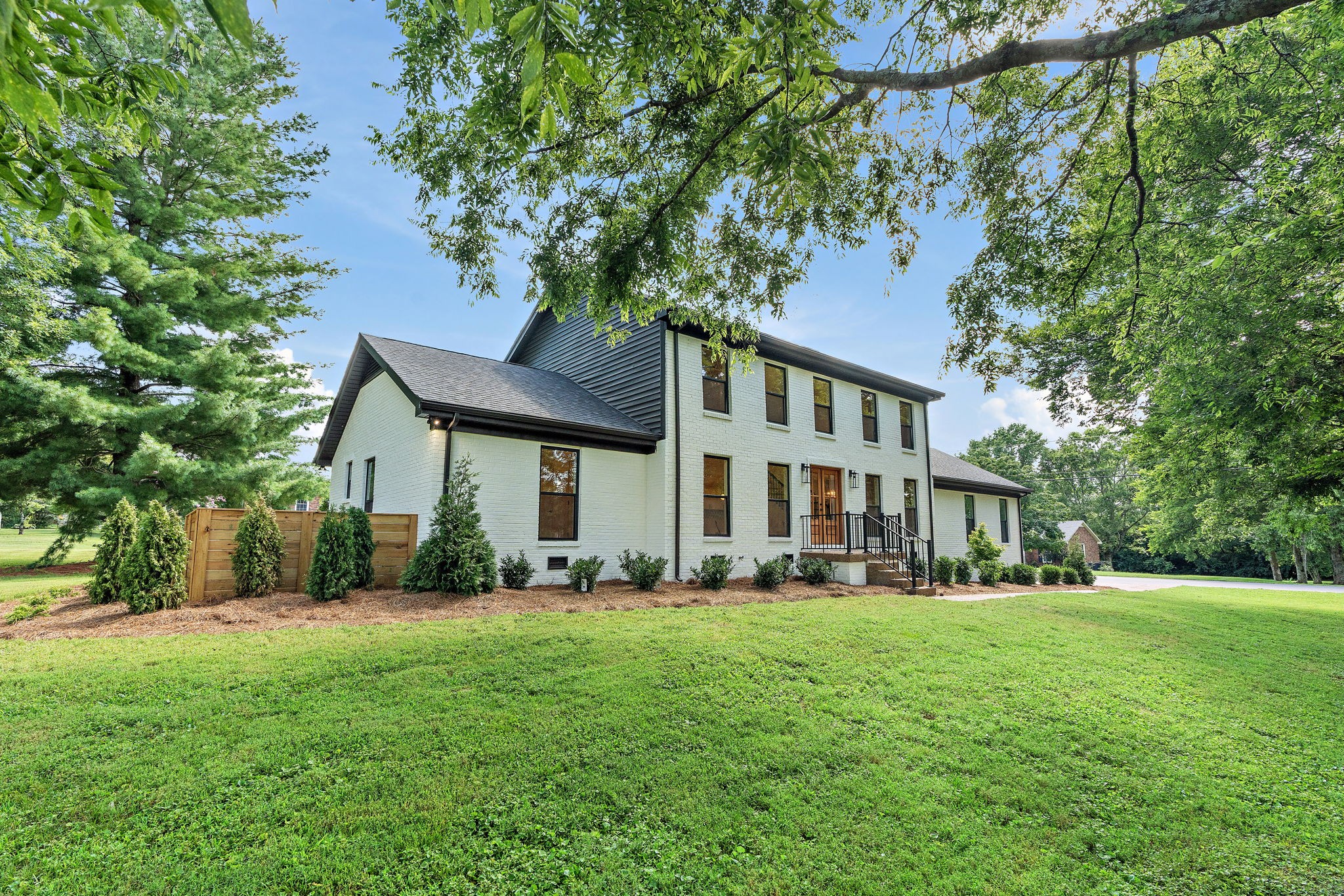 9209 Cherokee Ln
