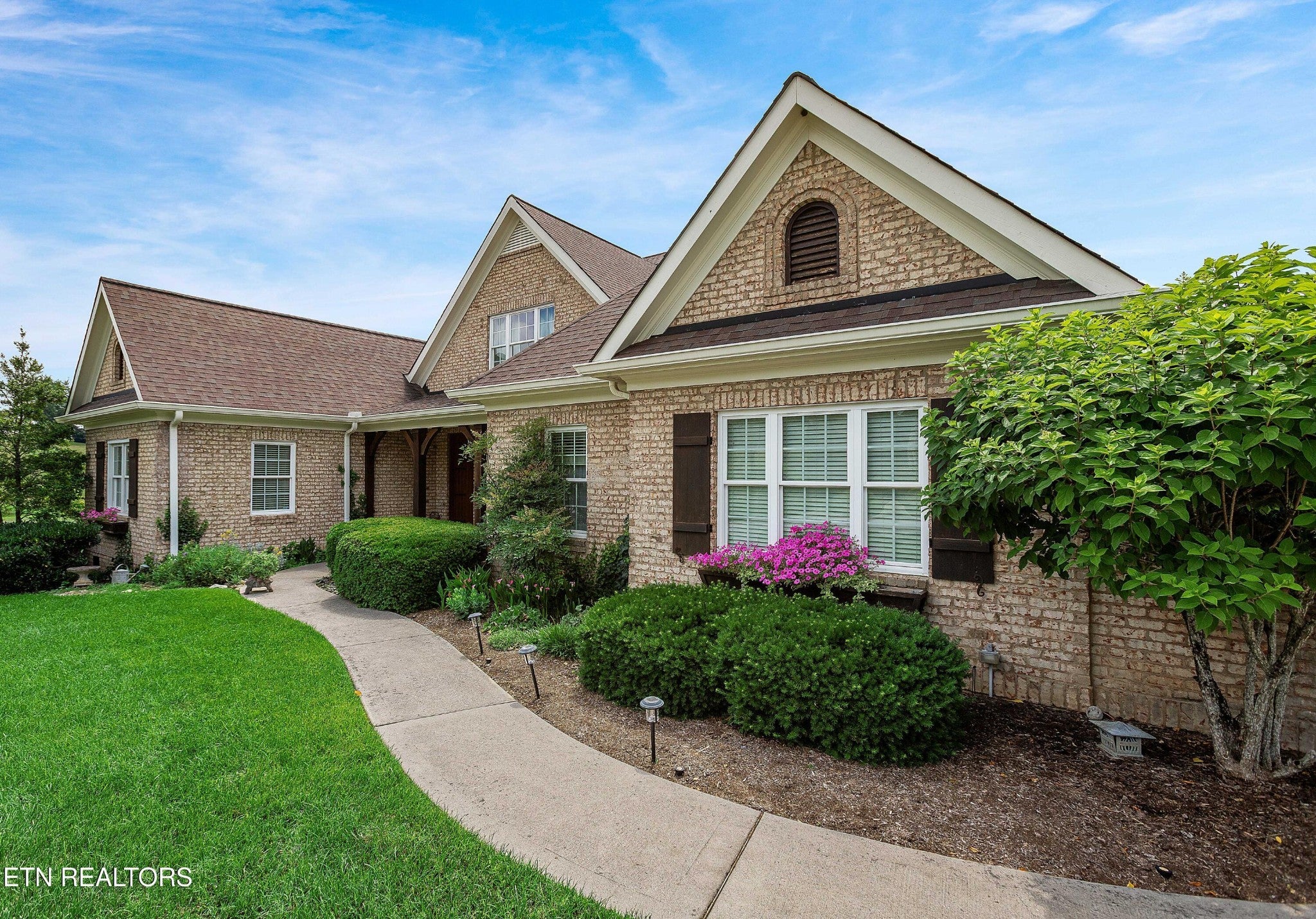 143 Amberly Court