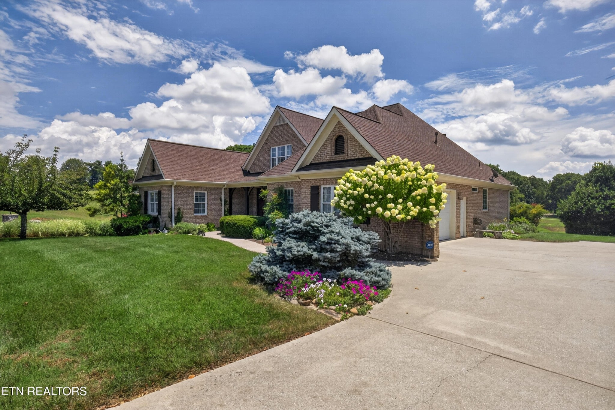 143 Amberly Court