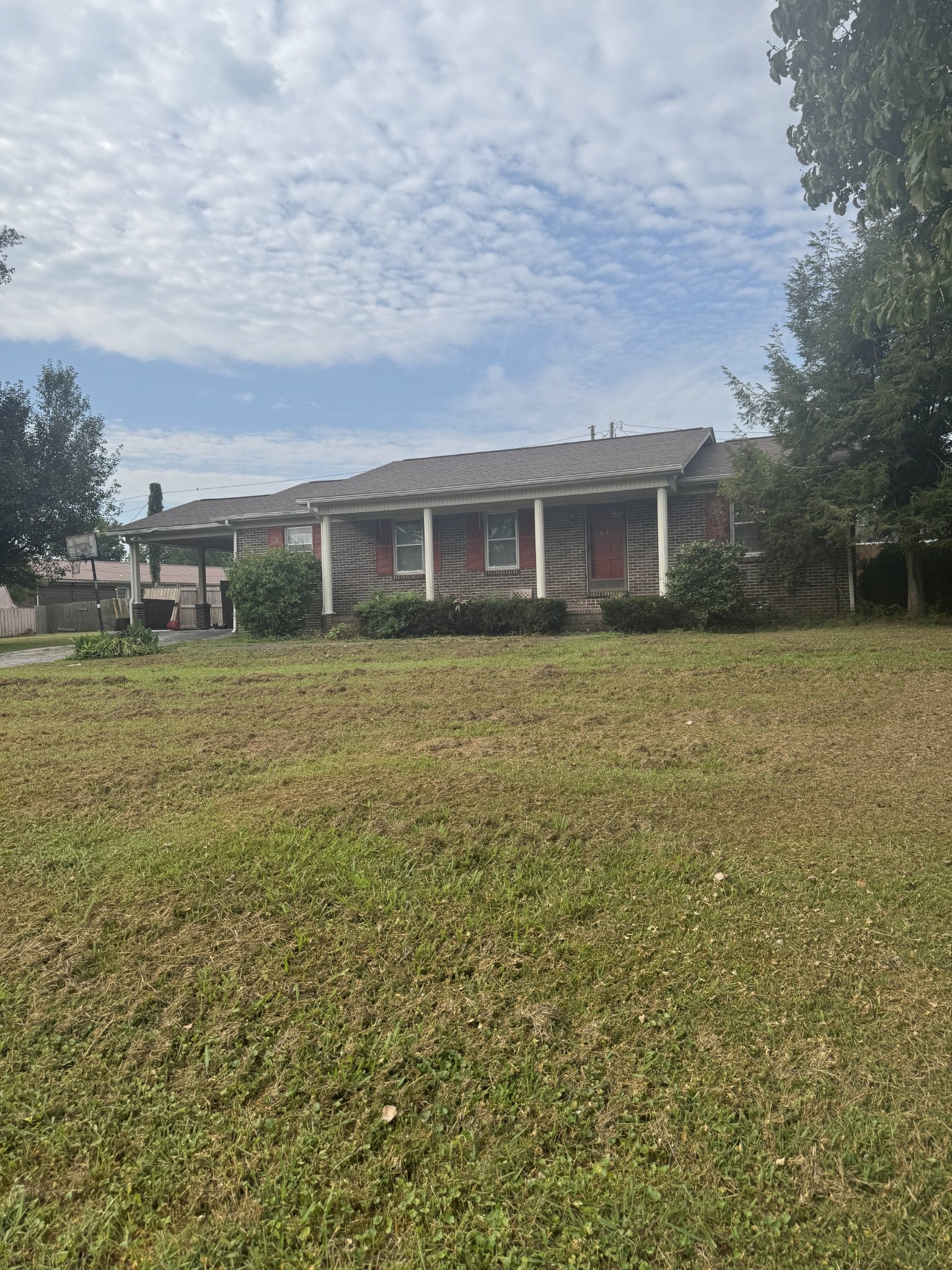 214 River Dr