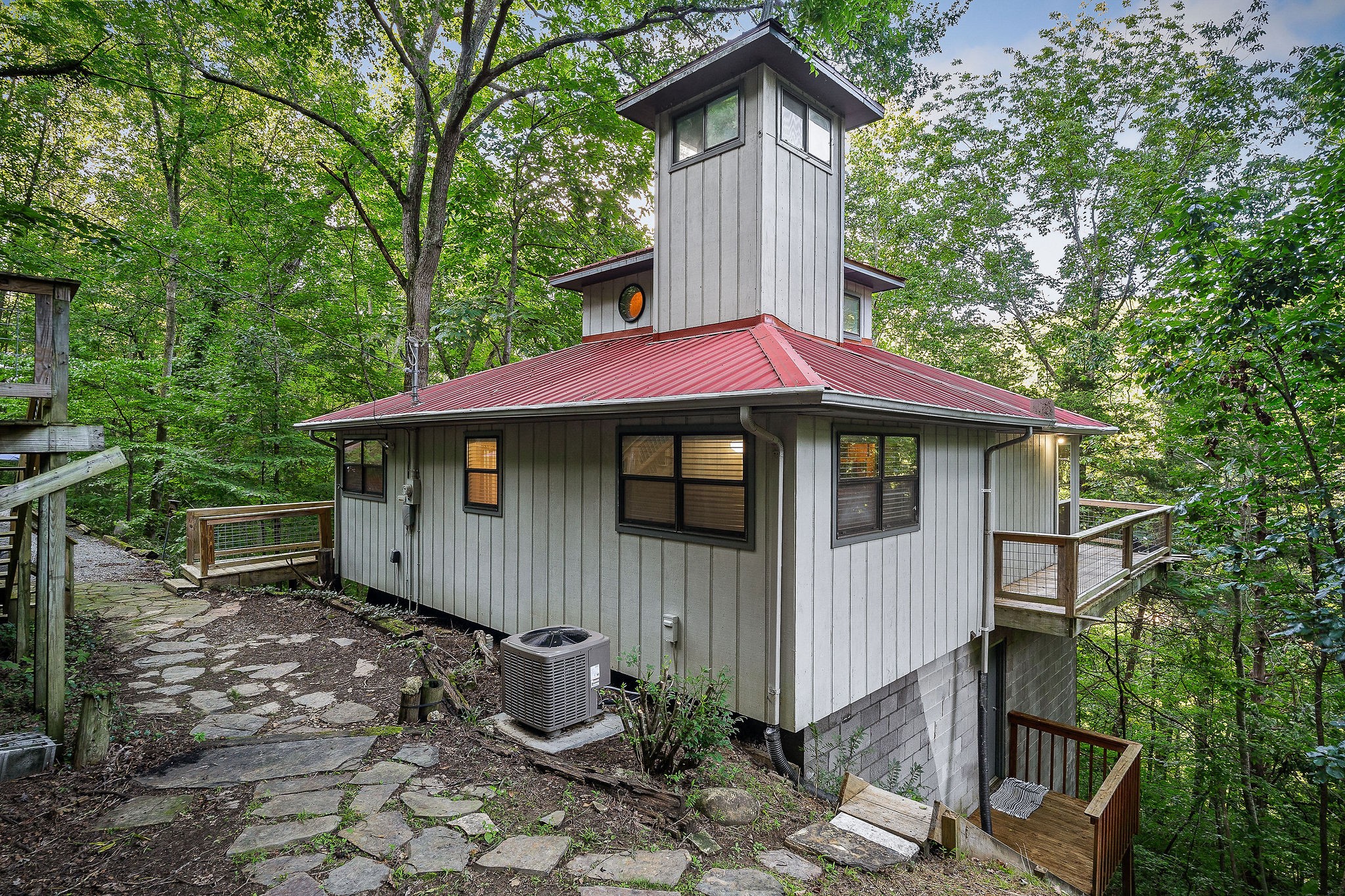 1385 Lakeside Dr