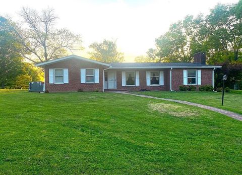 1904 Cherokee Dr Shelbyville TN 37160