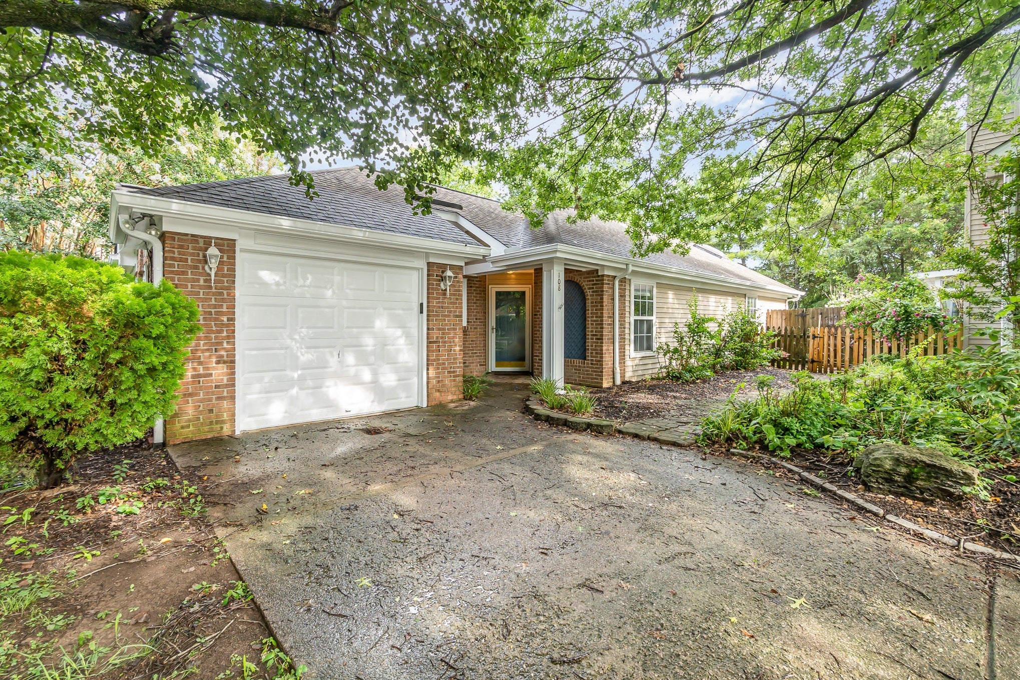 108 Meridian Ct
