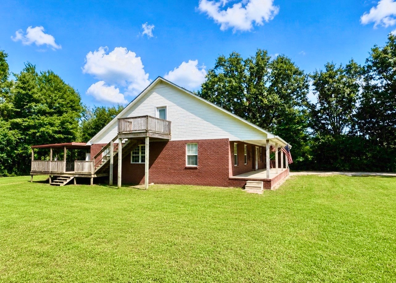 690 Monument Rd