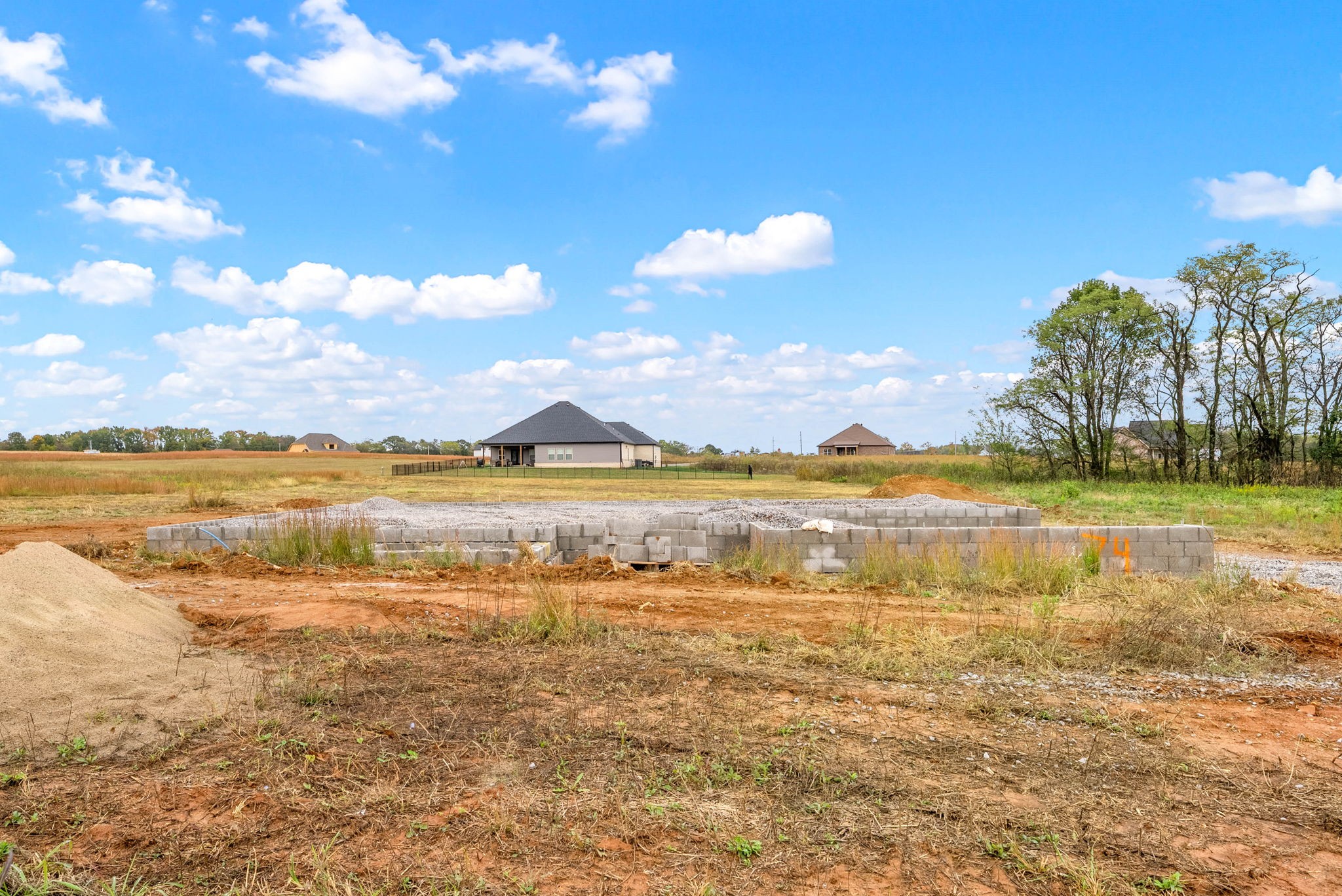 Clarksville, Tennessee 37040, United States, 4 Bedrooms Bedrooms, ,3 BathroomsBathrooms,Residential,Active,236161