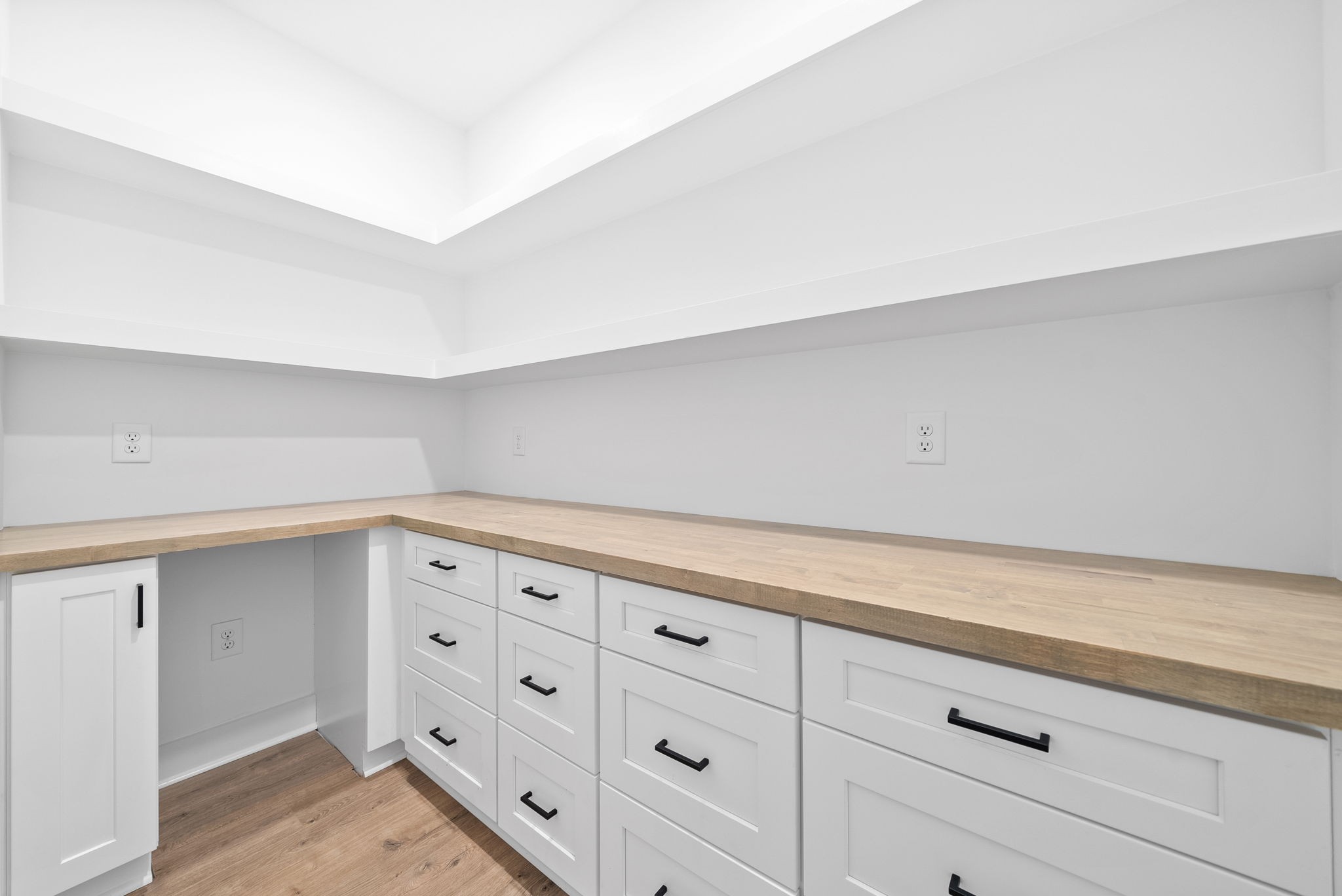 Clarksville, Tennessee 37040, United States, 4 Bedrooms Bedrooms, ,3 BathroomsBathrooms,Residential,Active,236161