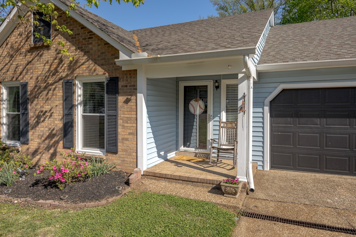 5037 English Village Dr