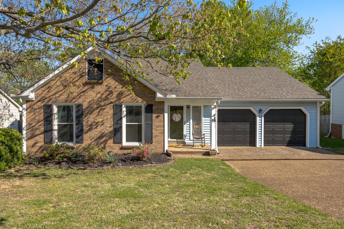 5037 English Village Dr