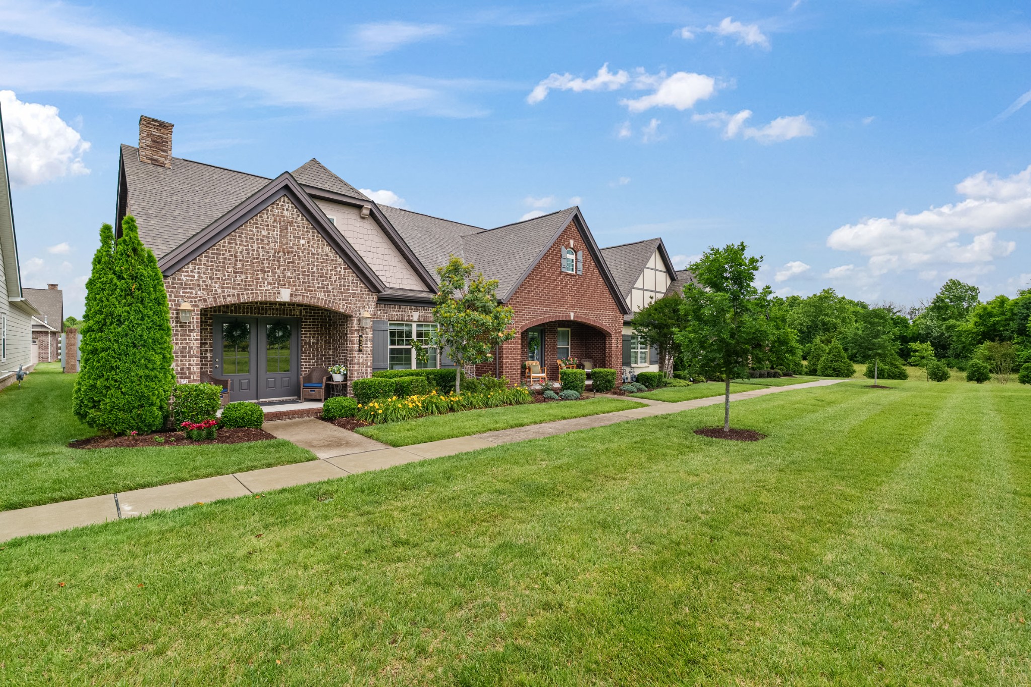 638 Weybridge Dr