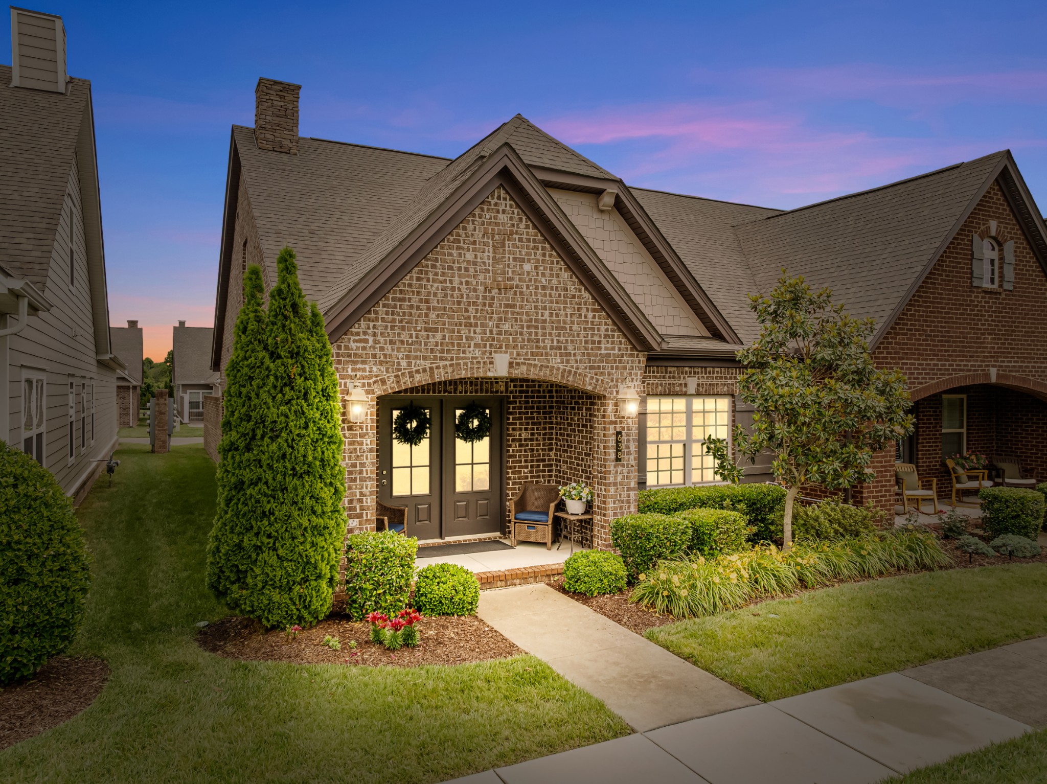 638 Weybridge Dr