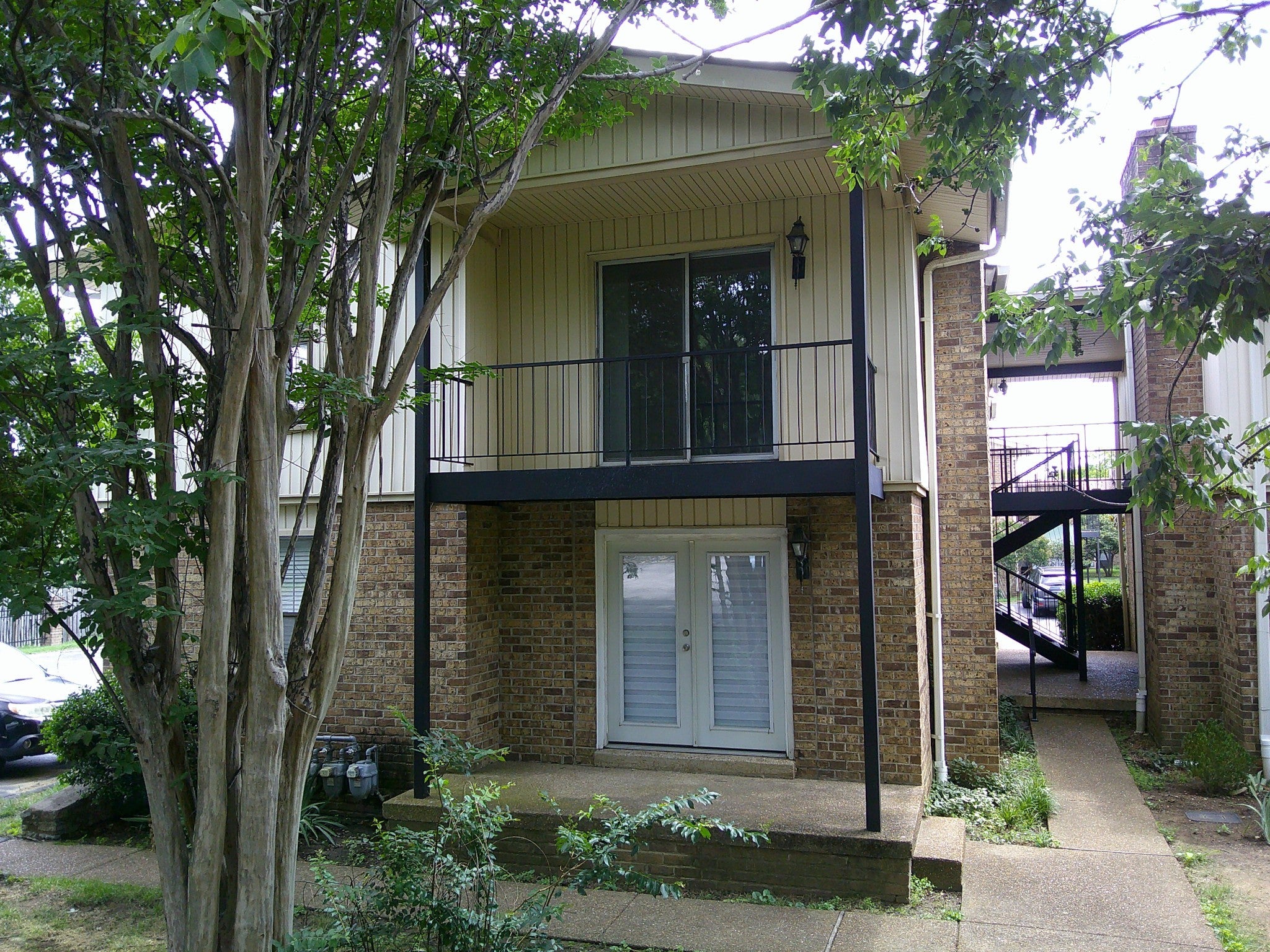 2116 Hobbs Rd M19