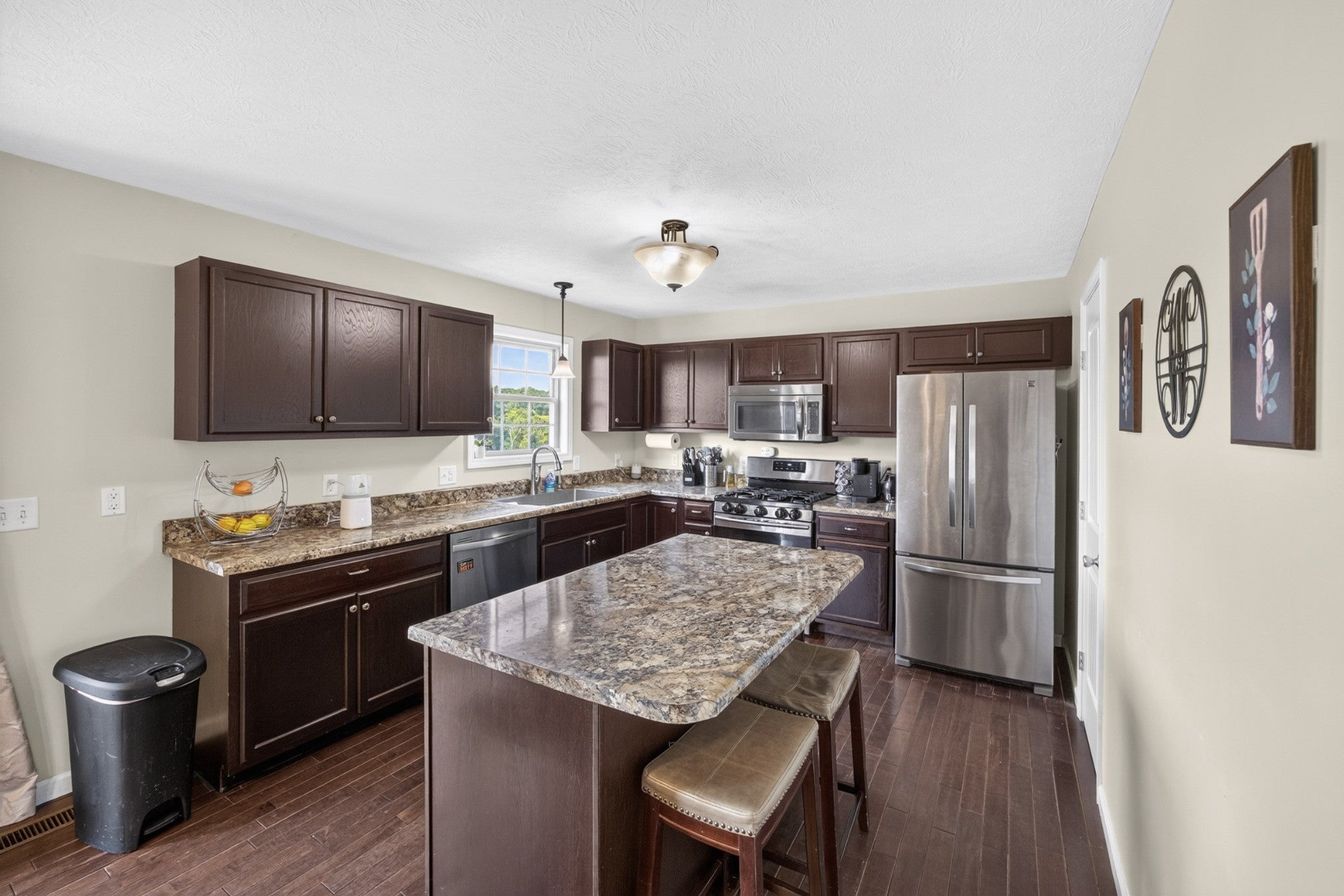 4704 Ellen Cir