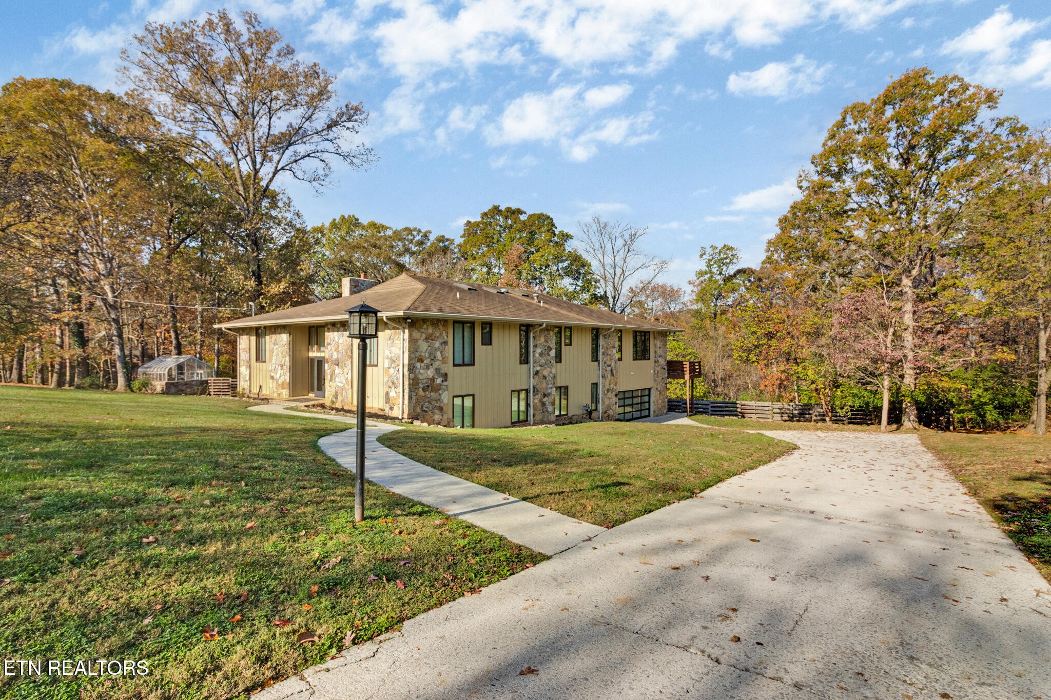 10105 Loma Drive