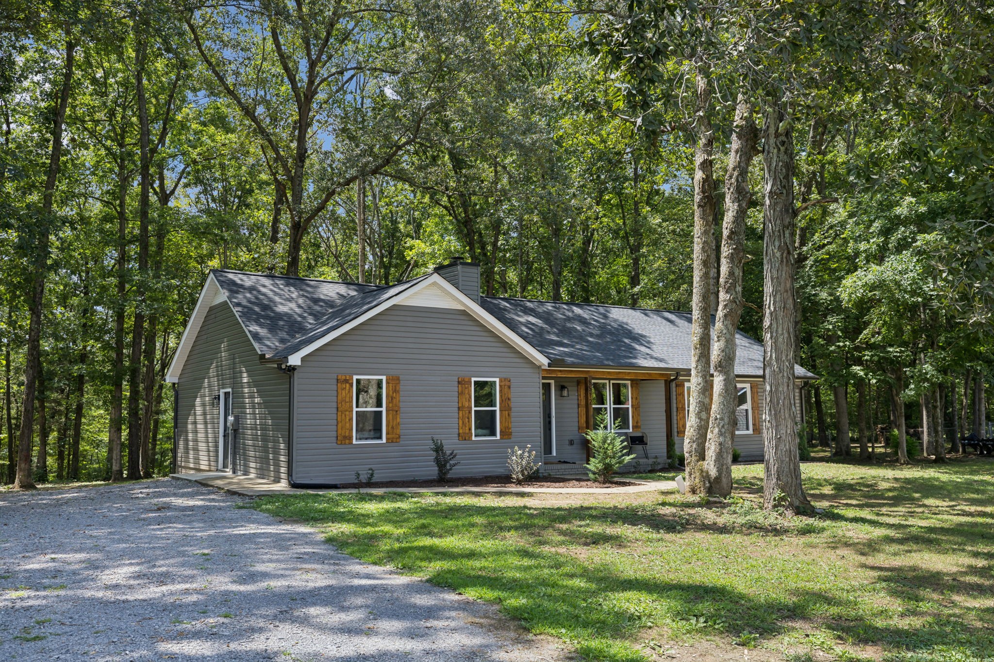 6512 Woodland Dr