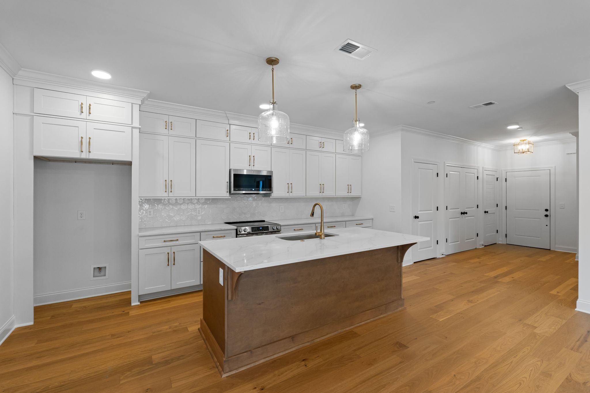 2001 Gildridge Dr 202