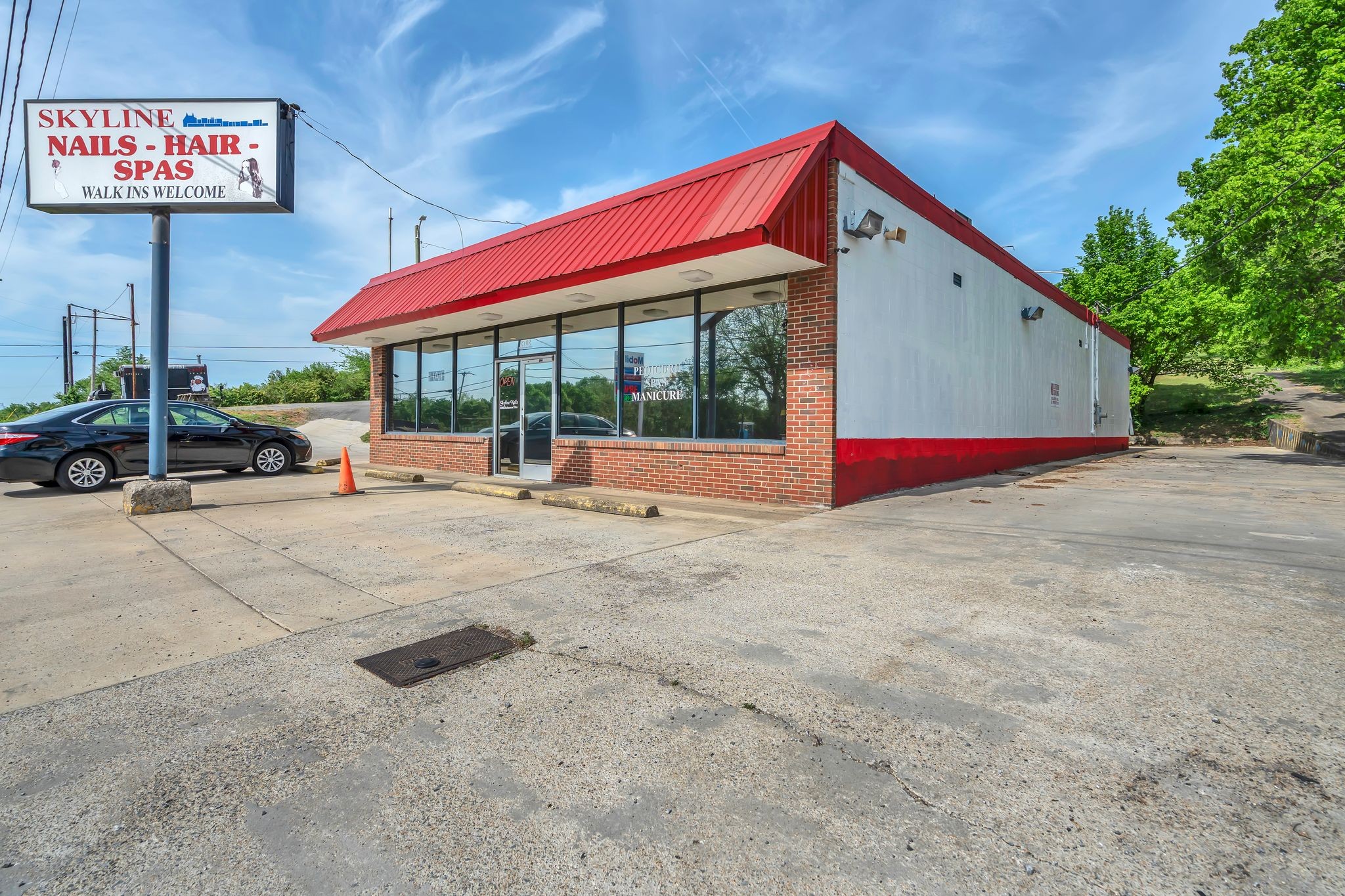 2702 Dickerson Pike