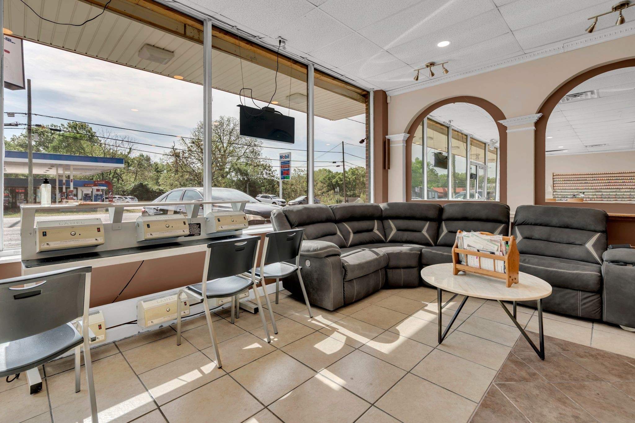 2702 Dickerson Pike