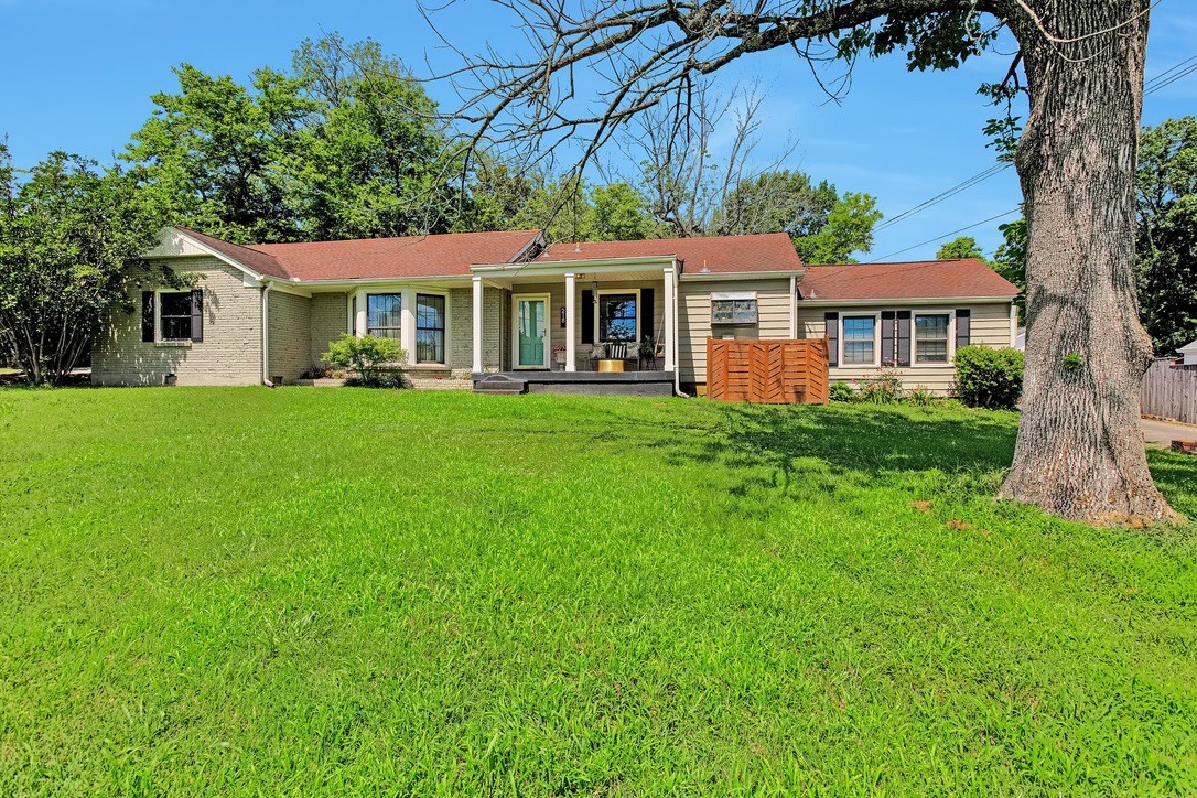 218 W Marthona Rd
