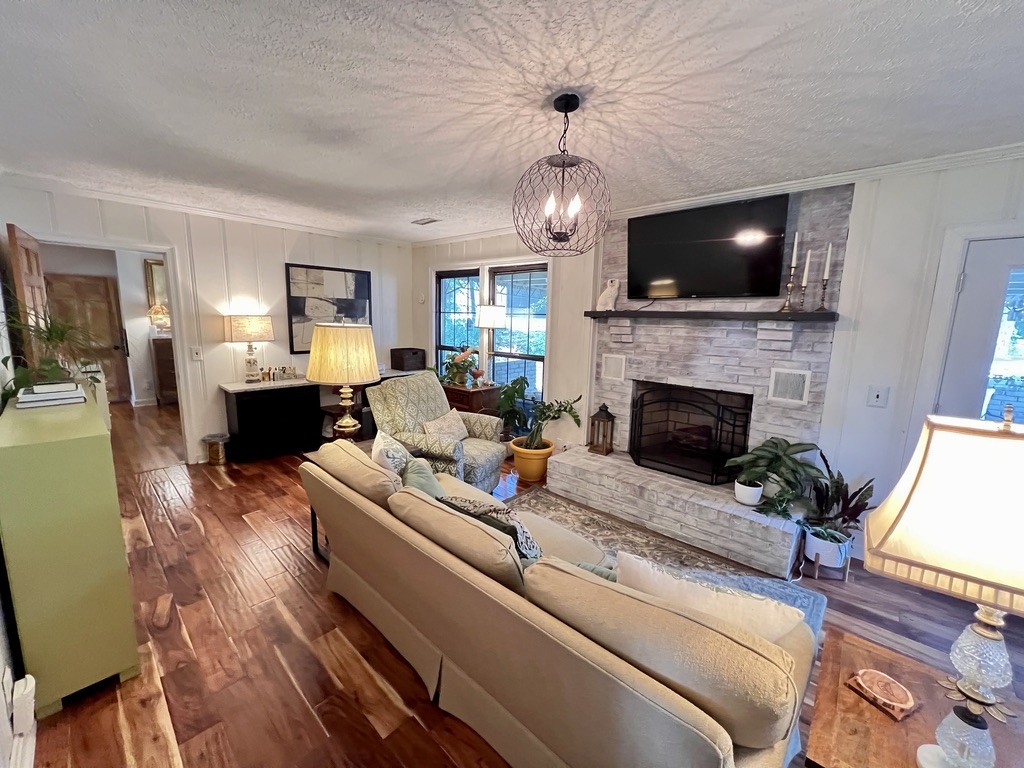 218 W Marthona Rd
