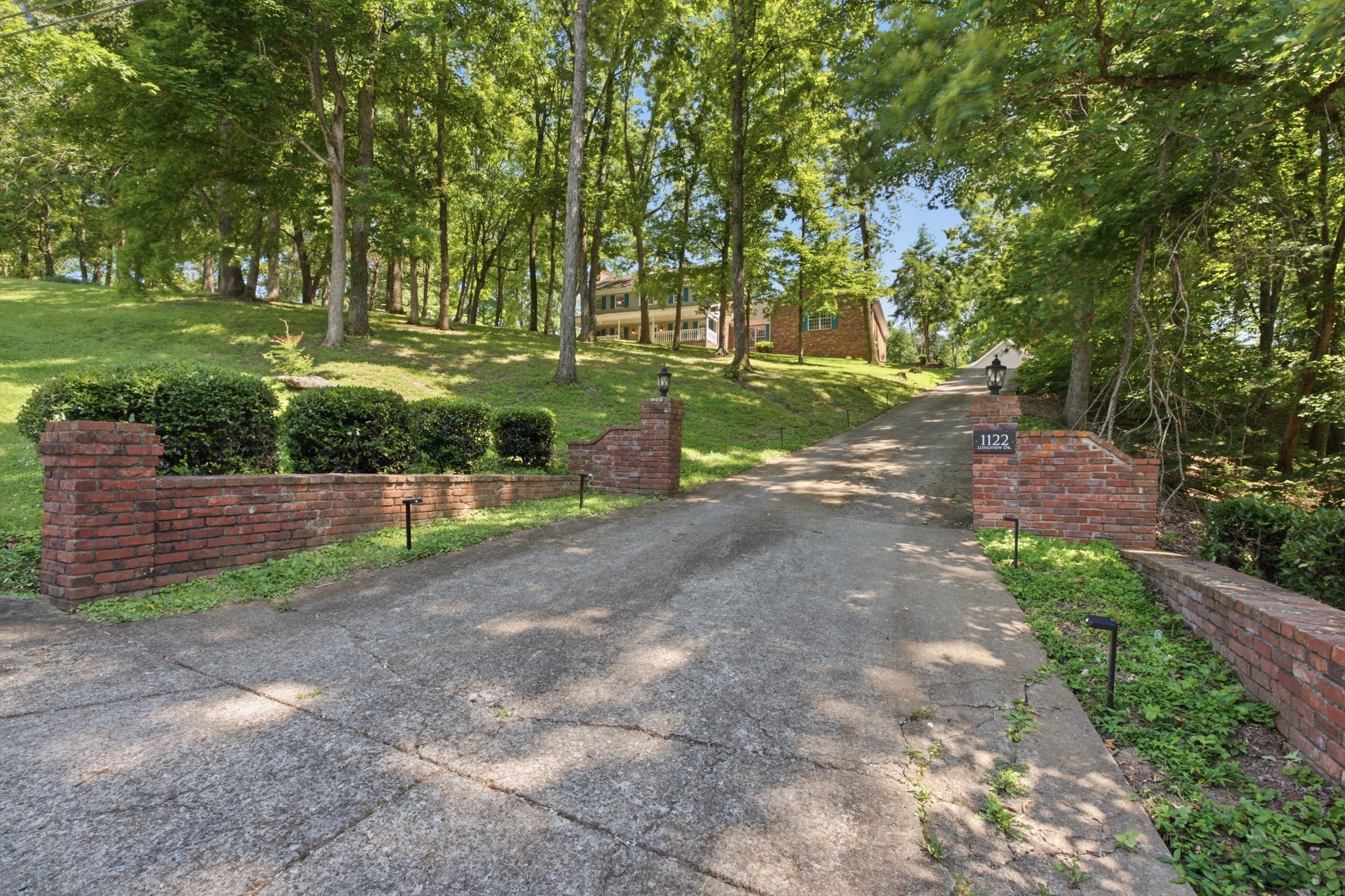1122 Longview Dr