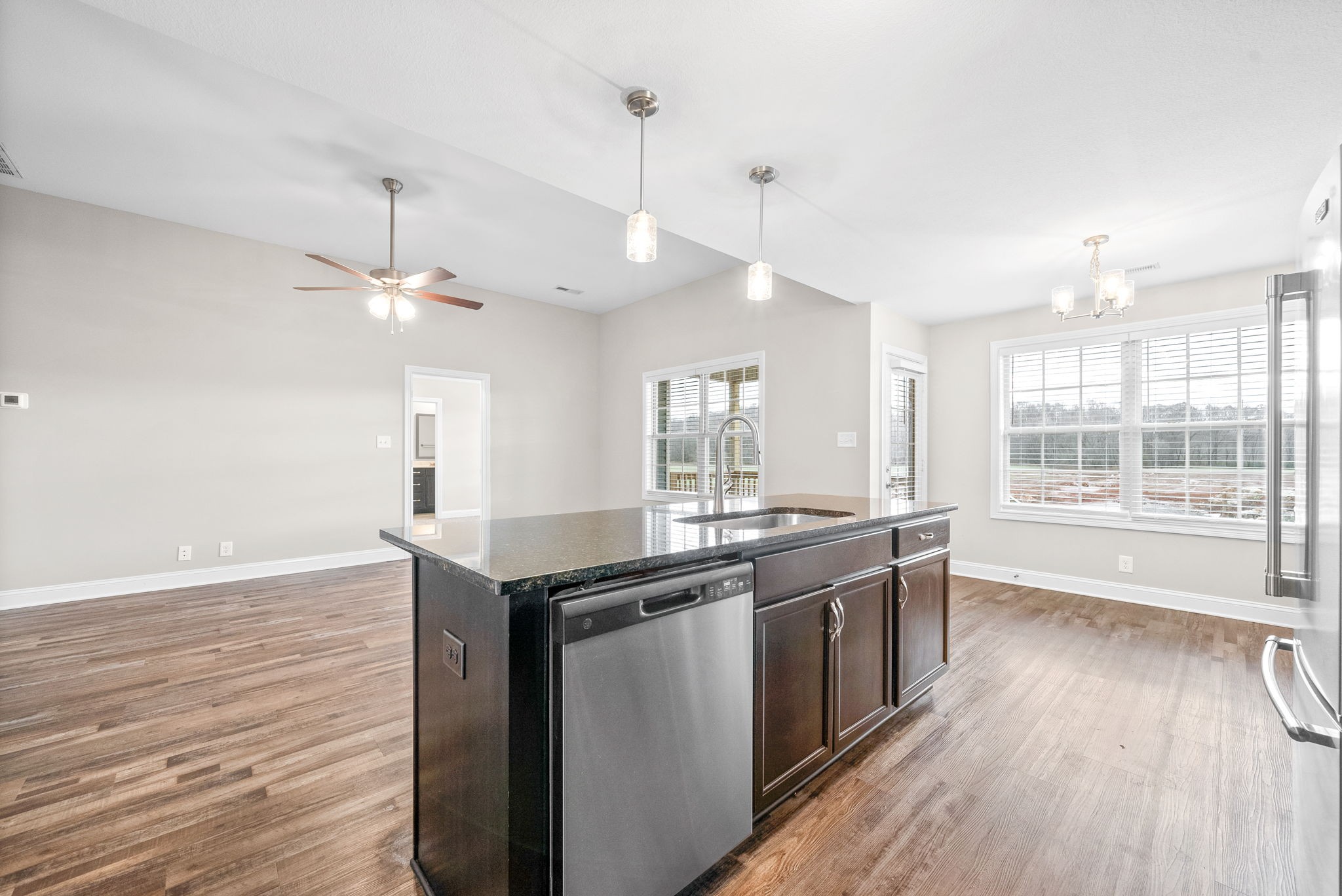 Clarksville, Tennessee 37040, United States, 3 Bedrooms Bedrooms, ,2 BathroomsBathrooms,Residential,Active,25406
