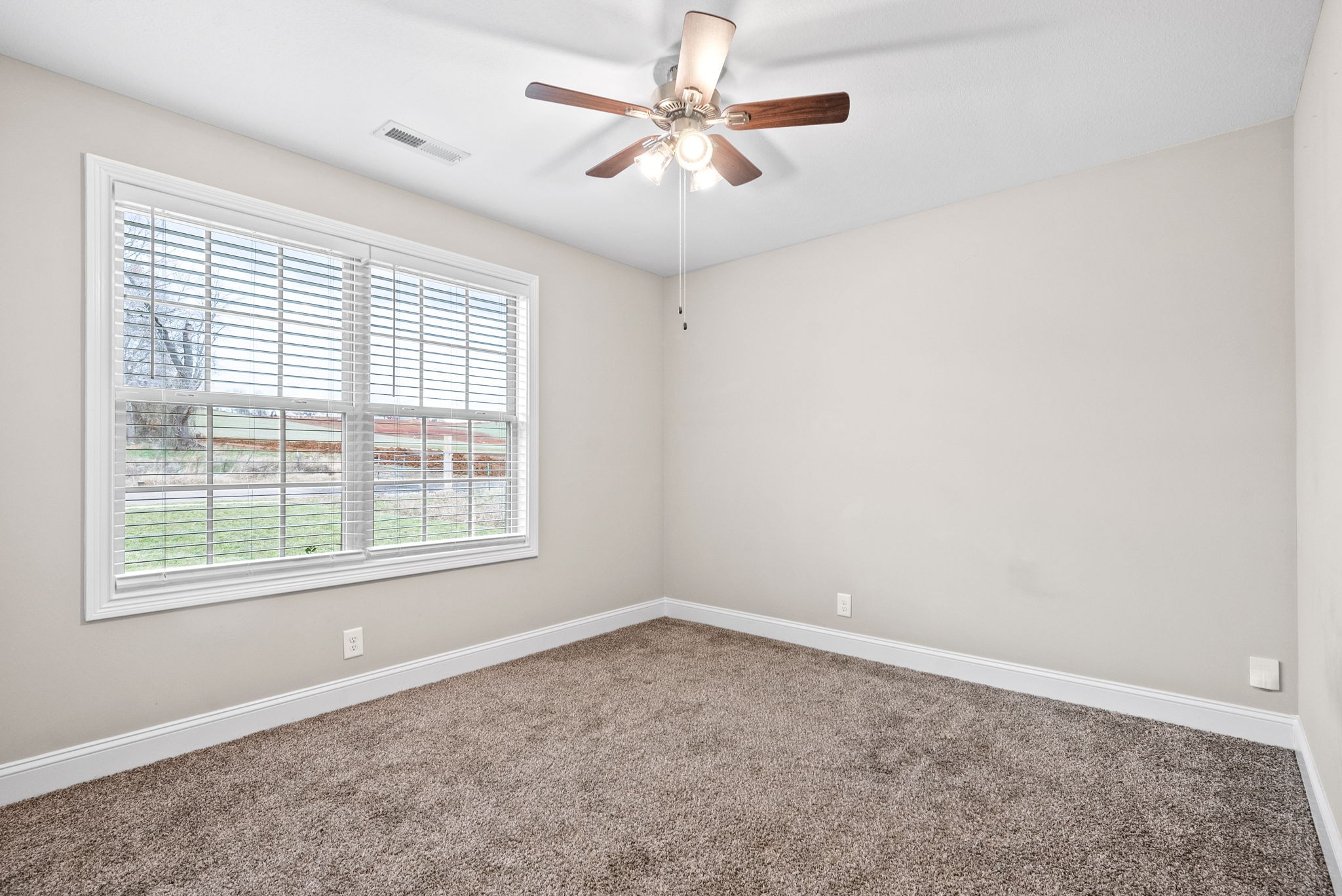 Clarksville, Tennessee 37040, United States, 3 Bedrooms Bedrooms, ,2 BathroomsBathrooms,Residential,Active,25406